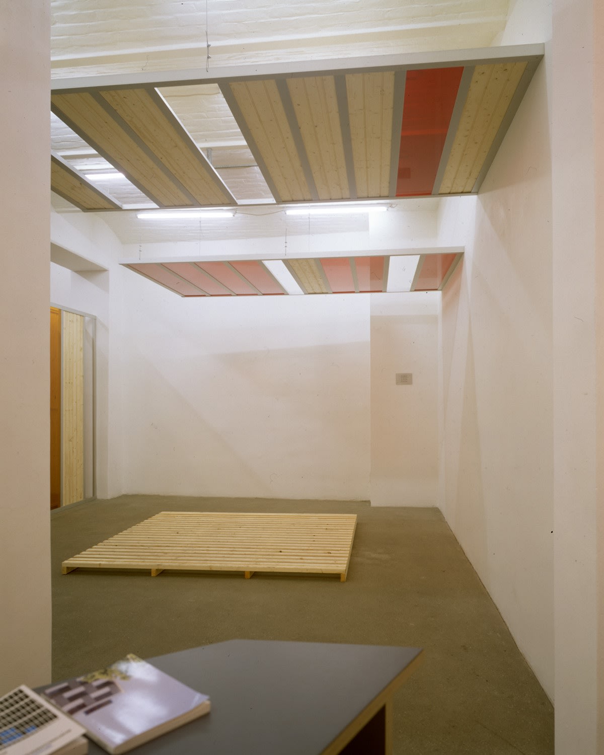 Top: Liam Gillick, Twinned renegotiation platforms, 1998. Bottom: Liam Gillick, Plan, 1998. Exhibition view: ...when do we need more tractors?,...