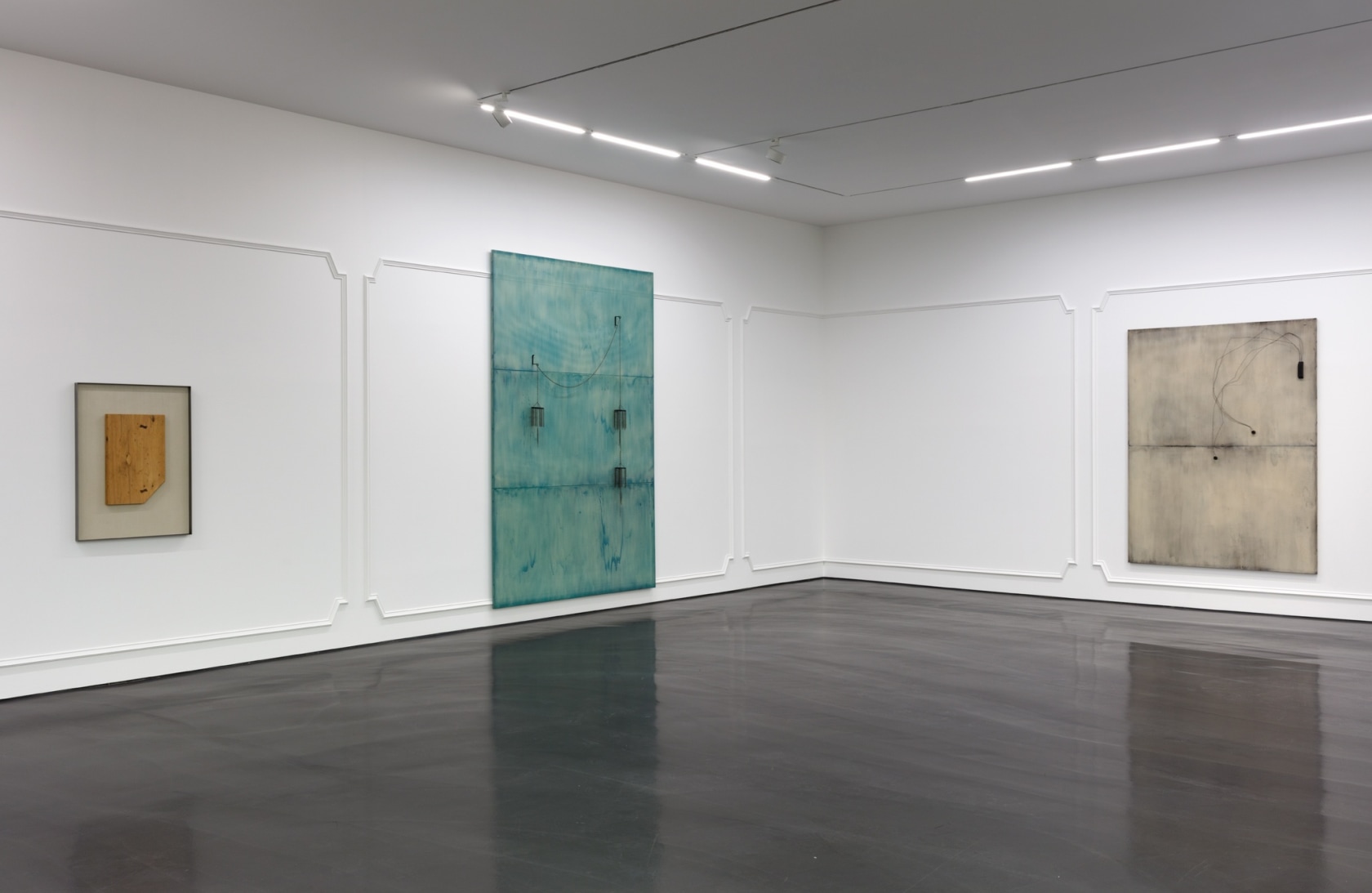 Exhibition view: Martin Boyce, The Light Pours Out, Esther Schipper, Berlin, 2018 Photo © Andrea Rossetti