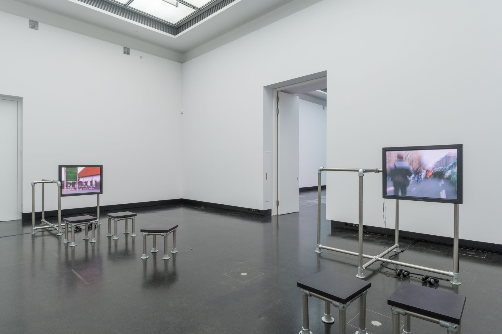 Left: Babenhausen, 1997 Video Duration: 4:04 min Right: Normality 6, 1999 Beta SP Duration: 5:10 min Exhibition view: Käthe-Kollwitz-Preis 2019....