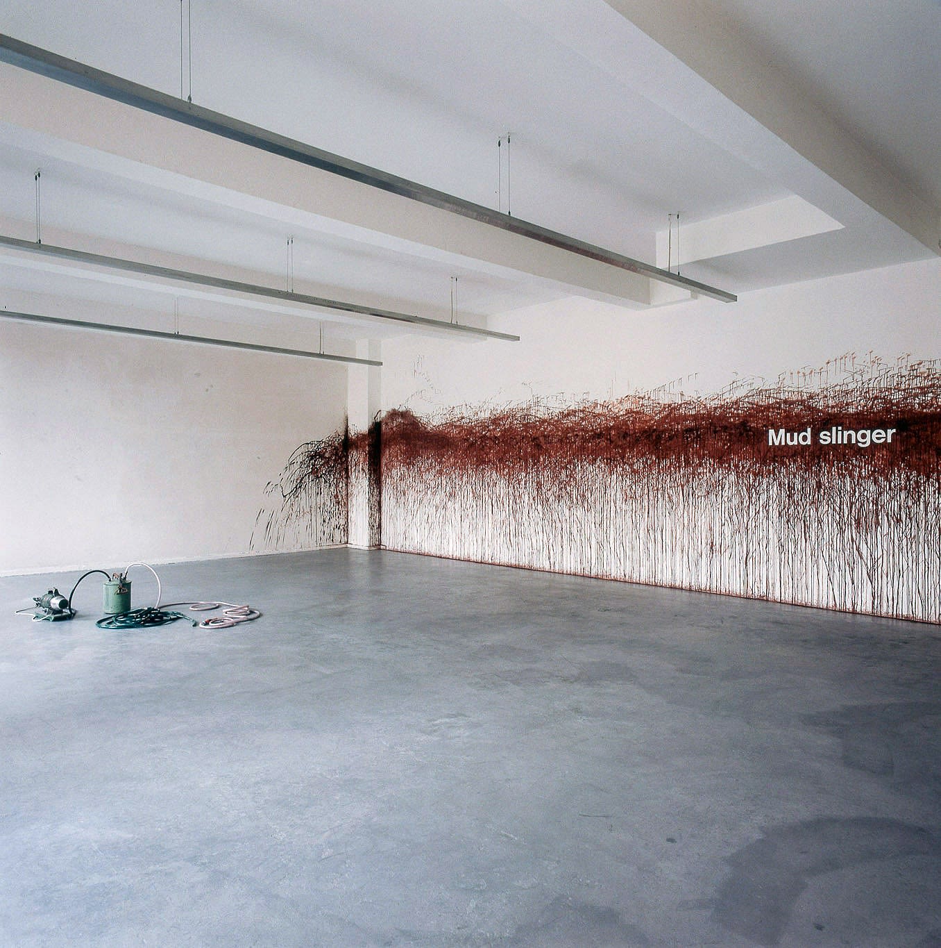 Angela Bulloch, Mud Slinger, 1995. Exhibition view: Mud Slinger, Schipper & Krome, Cologne, 1995. Photo © Lothar Schnepf