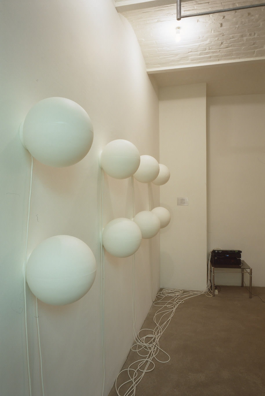 Angela Bulloch, Visual Music 8 (Blast First, Touch/Tone), 1998. Exhibition view: Codes, Schipper & Krome, Berlin, 1998. Photo © Carsten...