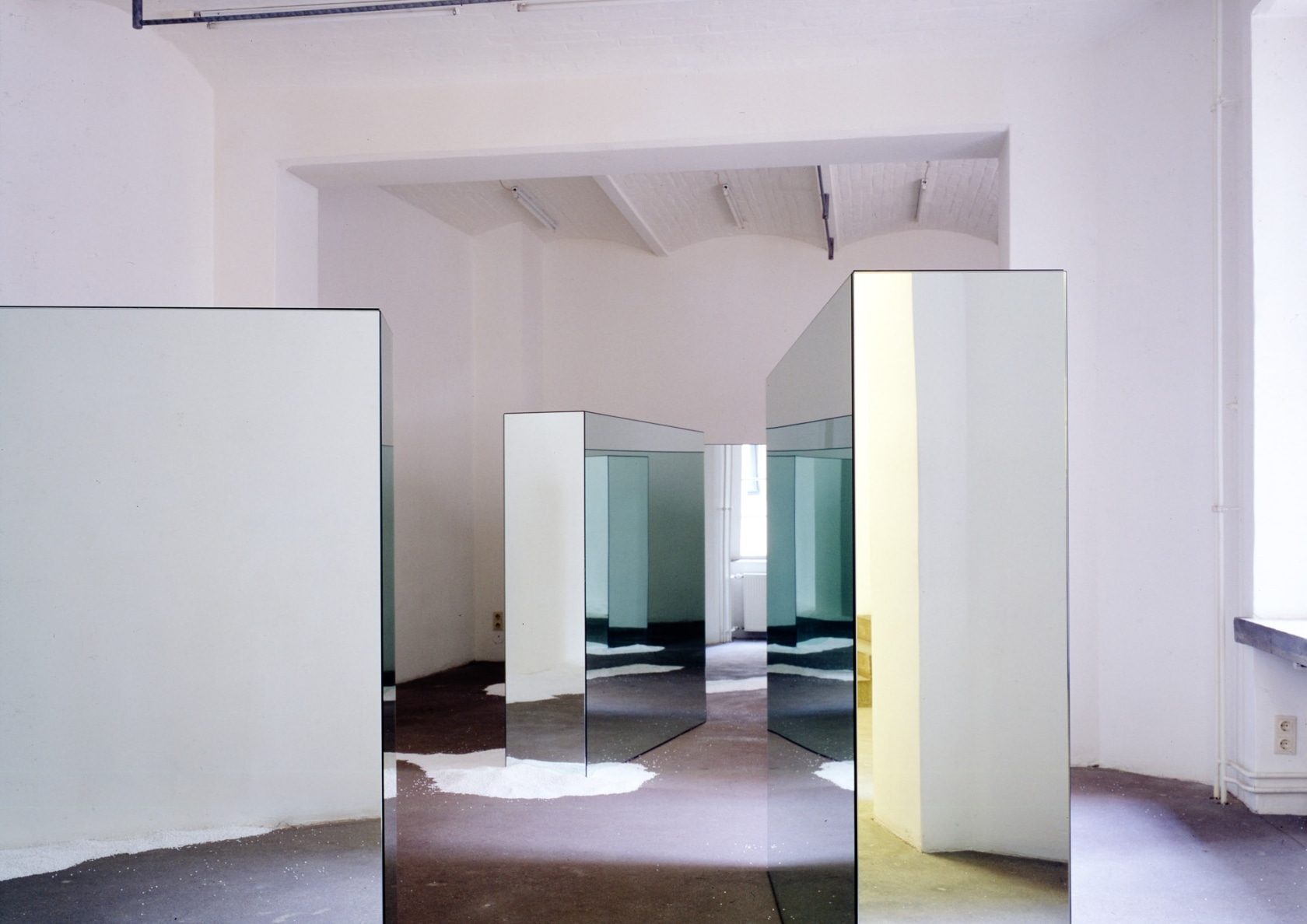 Matti Braun, Edo, 1999. Exhibition view: Edo, Schipper & Krome, Berlin, 1999. Photo © Carsten Eisfeld