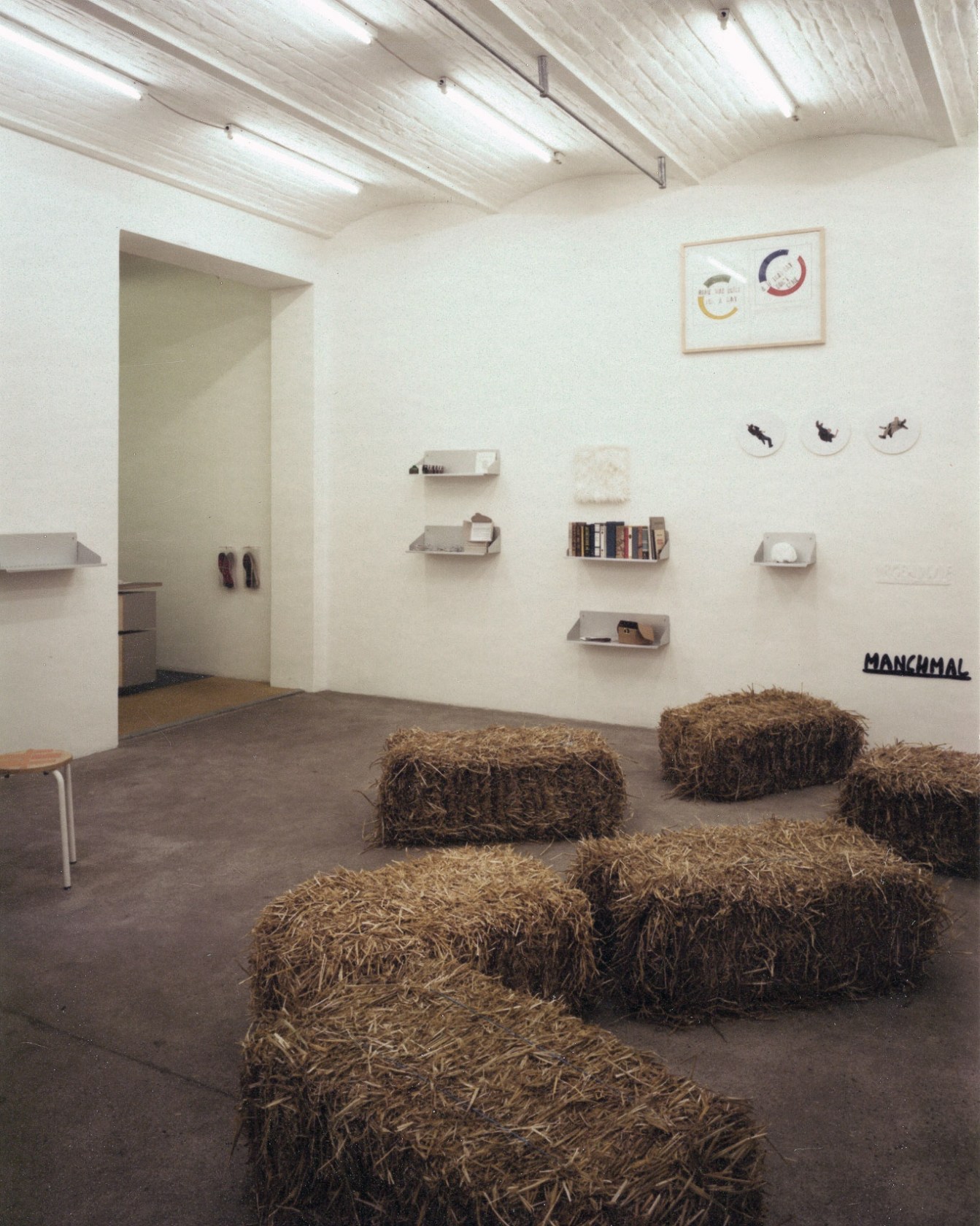 Exhibition view: Volles Haus, Schipper & Krome, Berlin, 1997. Photo © Carsten Eisfeld