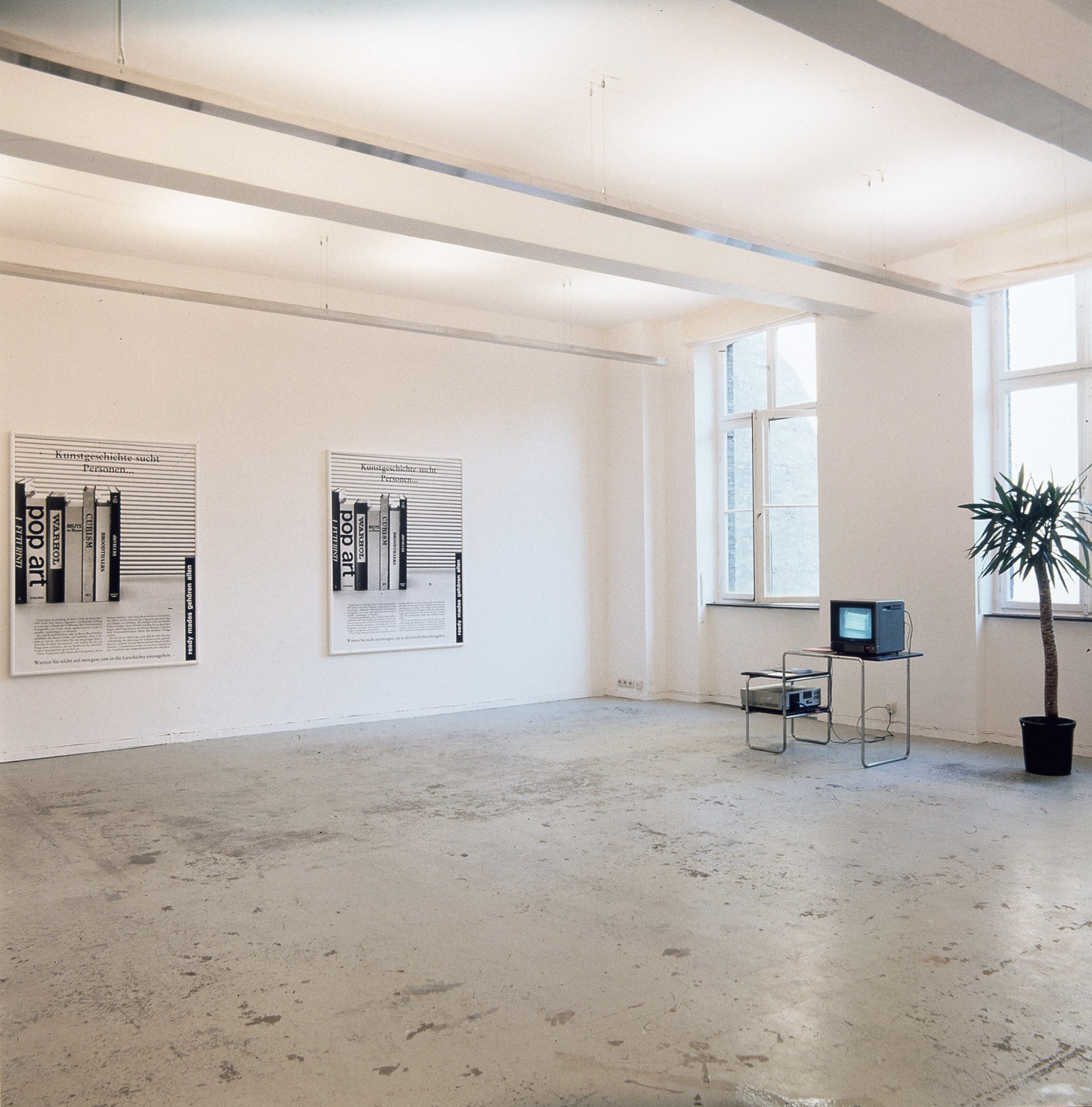 Exhibition view: Readymades Gehören Allen, Esther Schipper, Cologne, 1989. Photo © Lothar Schnepf