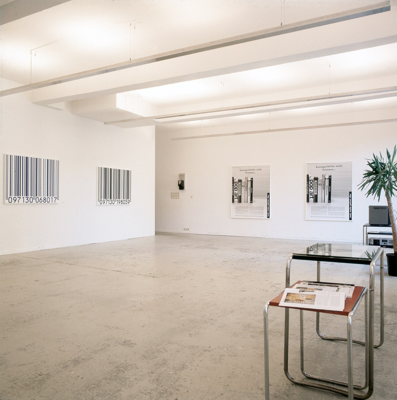 Exhibition view: Readymades Gehören Allen, Esther Schipper, Cologne, 1989. Photo © Lothar Schnepf