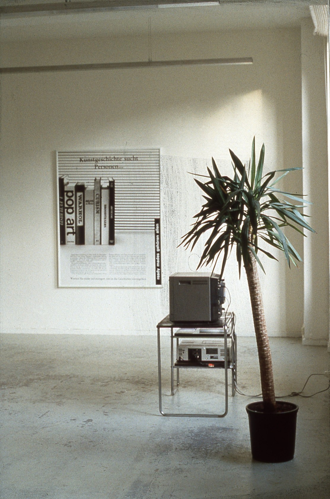 Exhibition view: Readymades Gehören Allen, Esther Schipper, Cologne, 1989. Photo © Lothar Schnepf