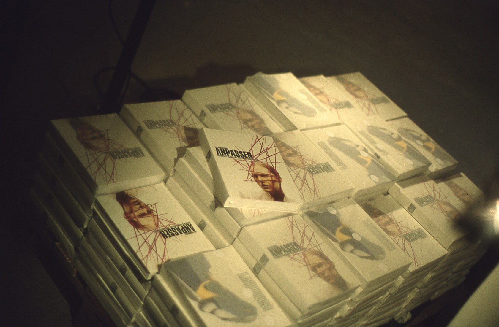 Exhibition view: StyleGames No.1, Schipper & Krome, Berlin, 1998. Photo © RothStauffenberg