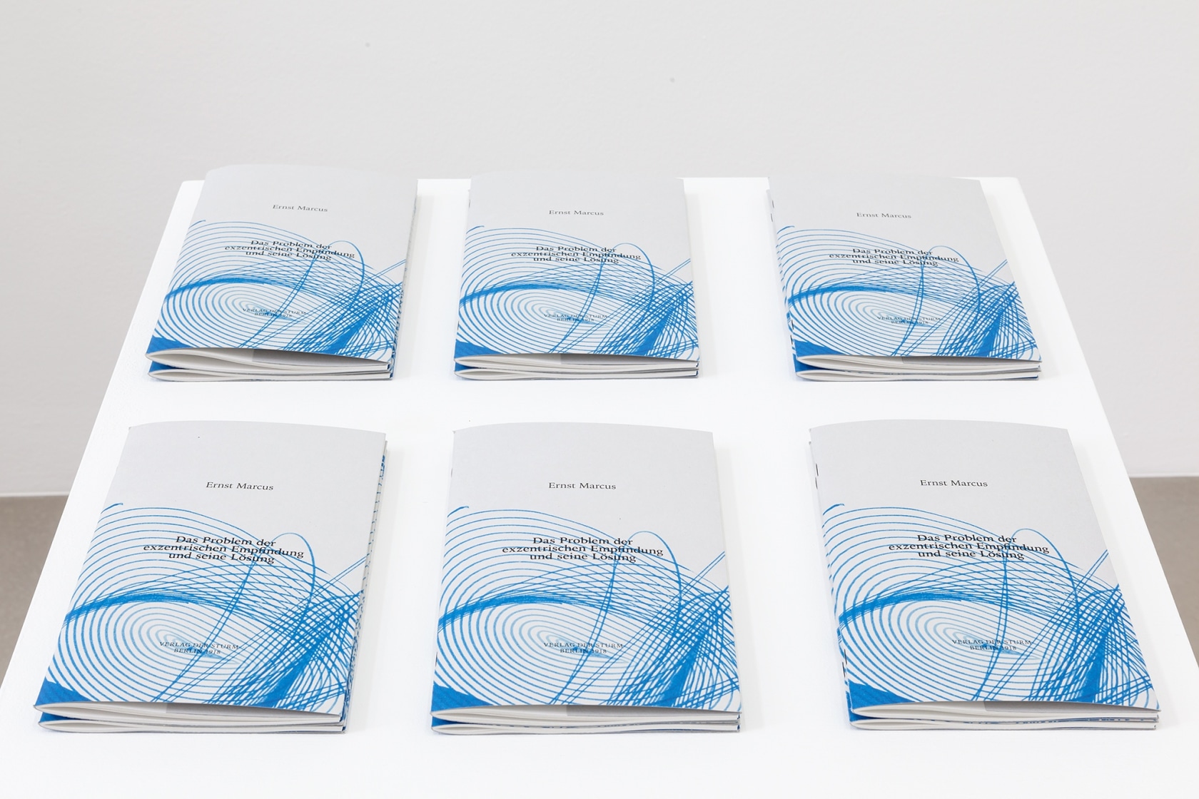 Reprint of the first chapter of the original edition of Das Problem der exzentrischen Empfindung und seine Lösung by Ernst...