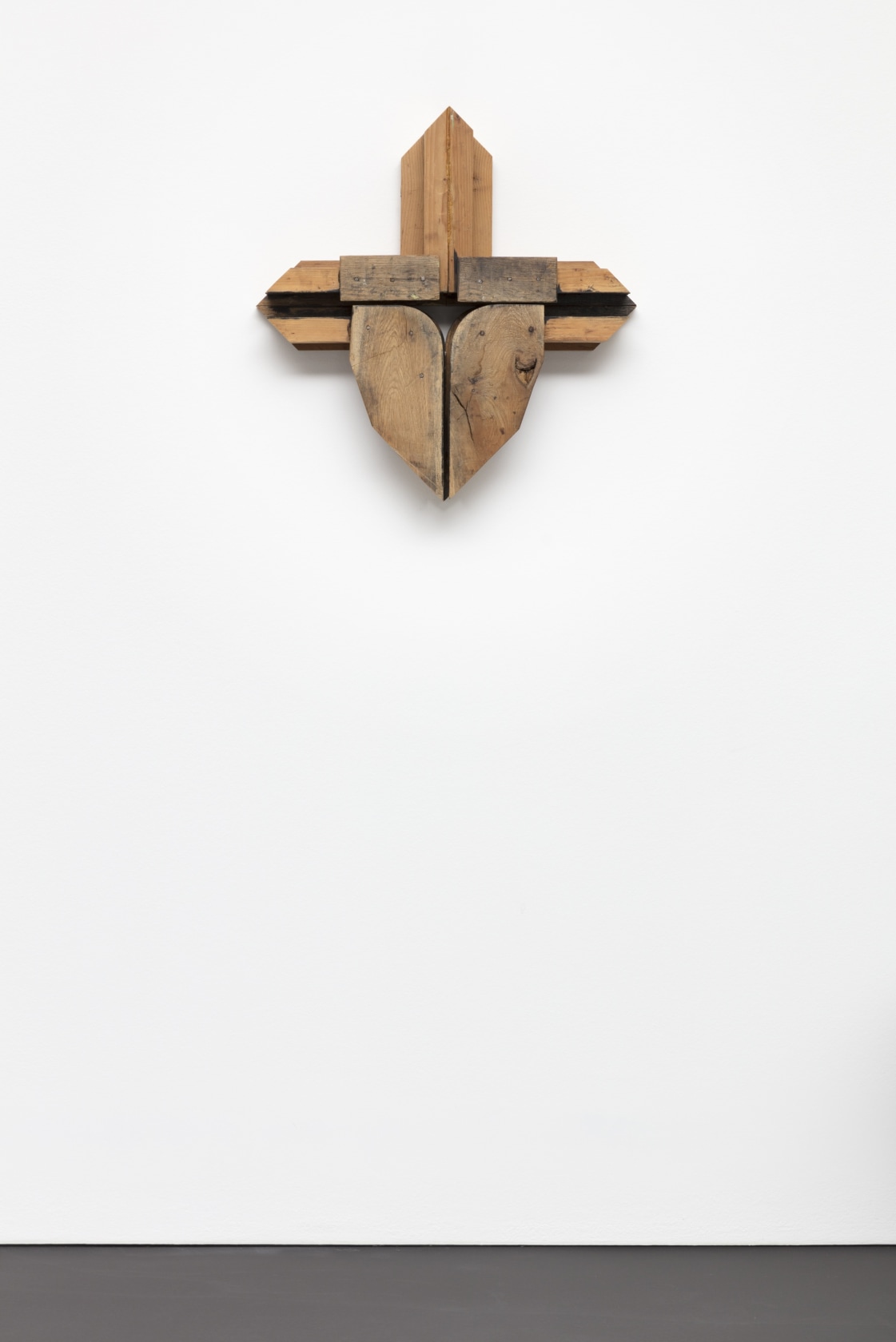 Cross, 2019 Modified wardrobe corners 59 x 58,5 x 13,3 cm Photo © Andrea Rossetti