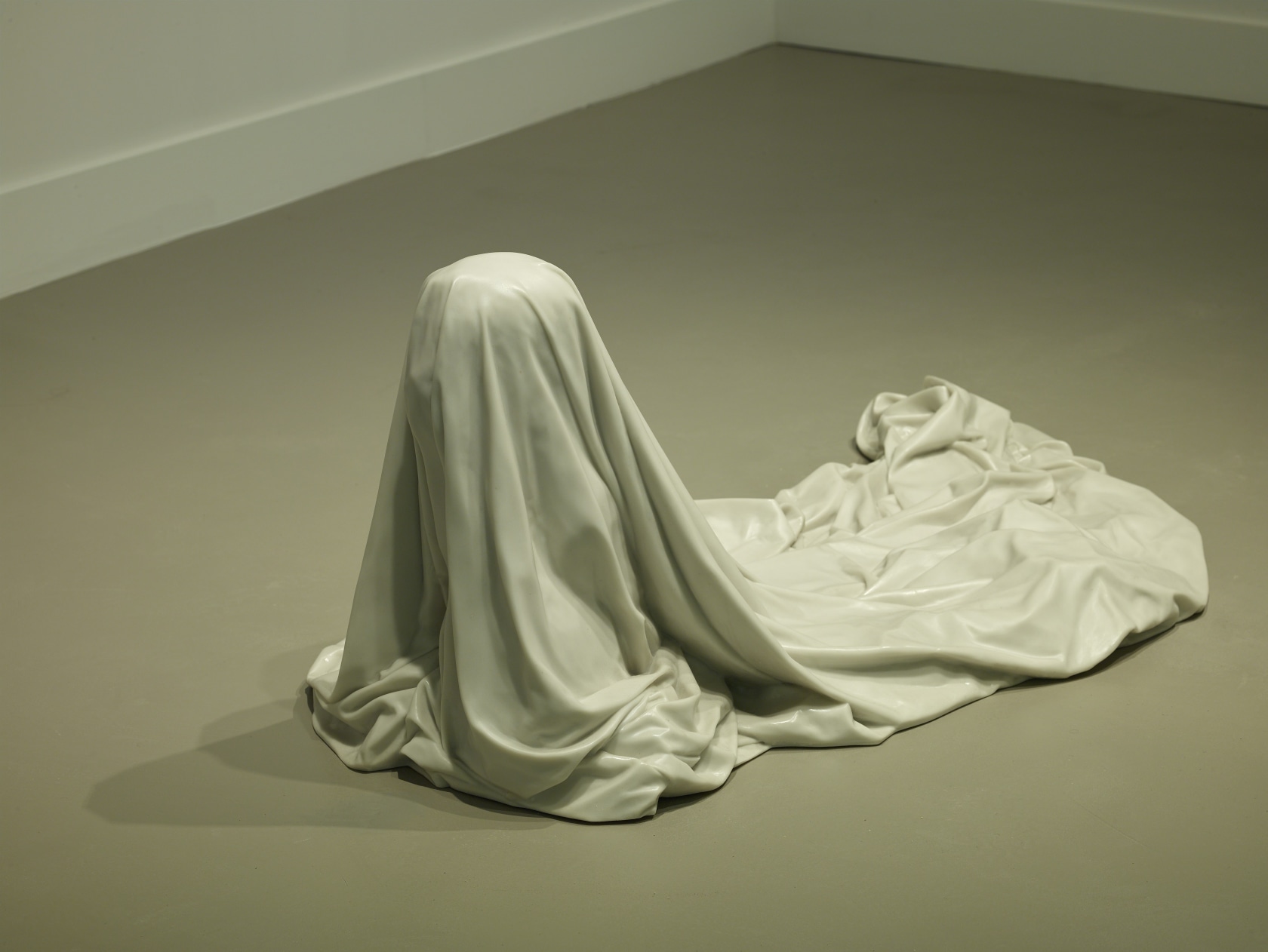 Ryan Gander Tell my mother not to worry (iii), 2012 Marble Photo © Marc Domage