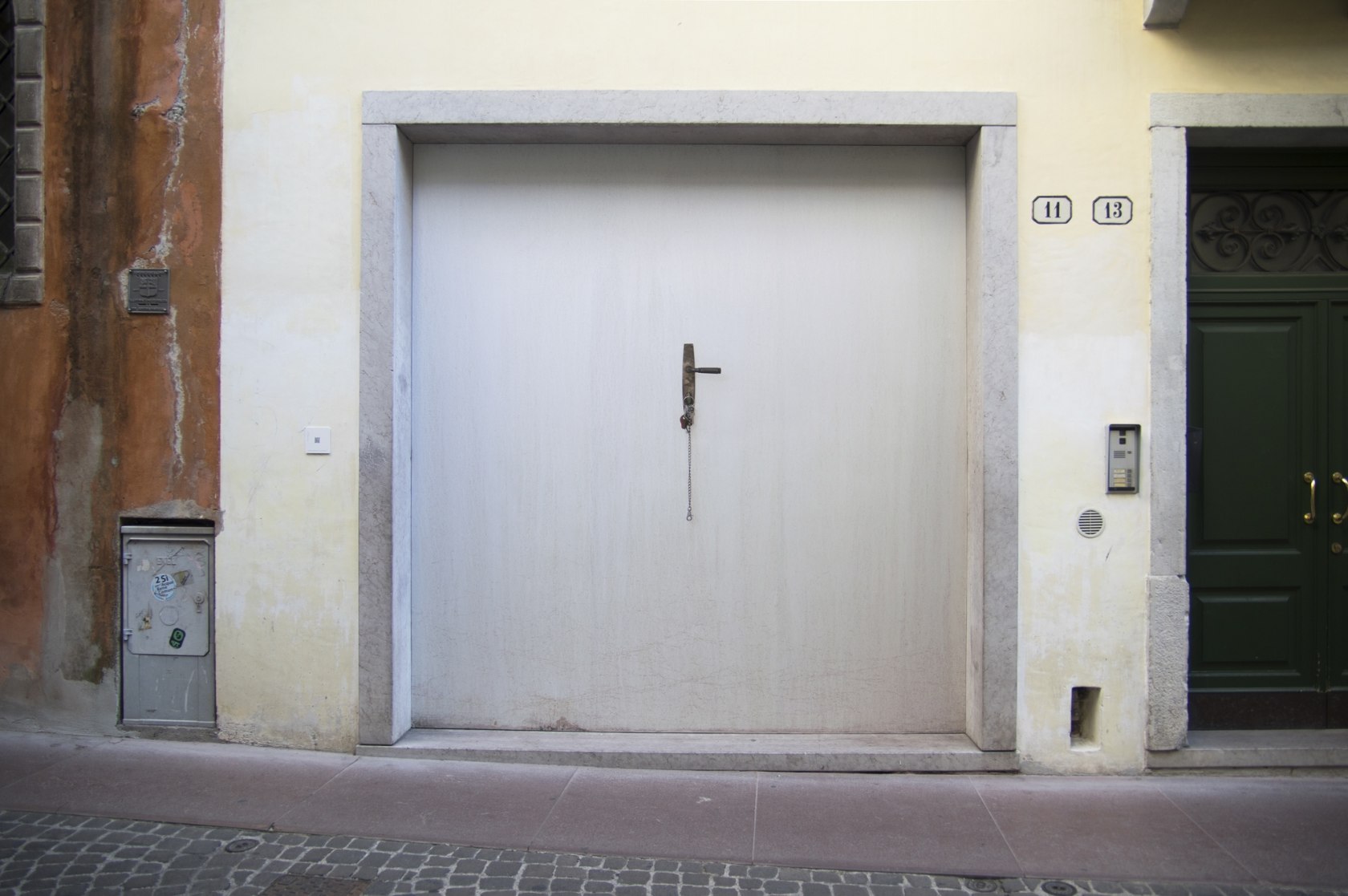 Roman Ondak Adam’s Keys, 2018 Photo © mezzaterra11 – flat gallery