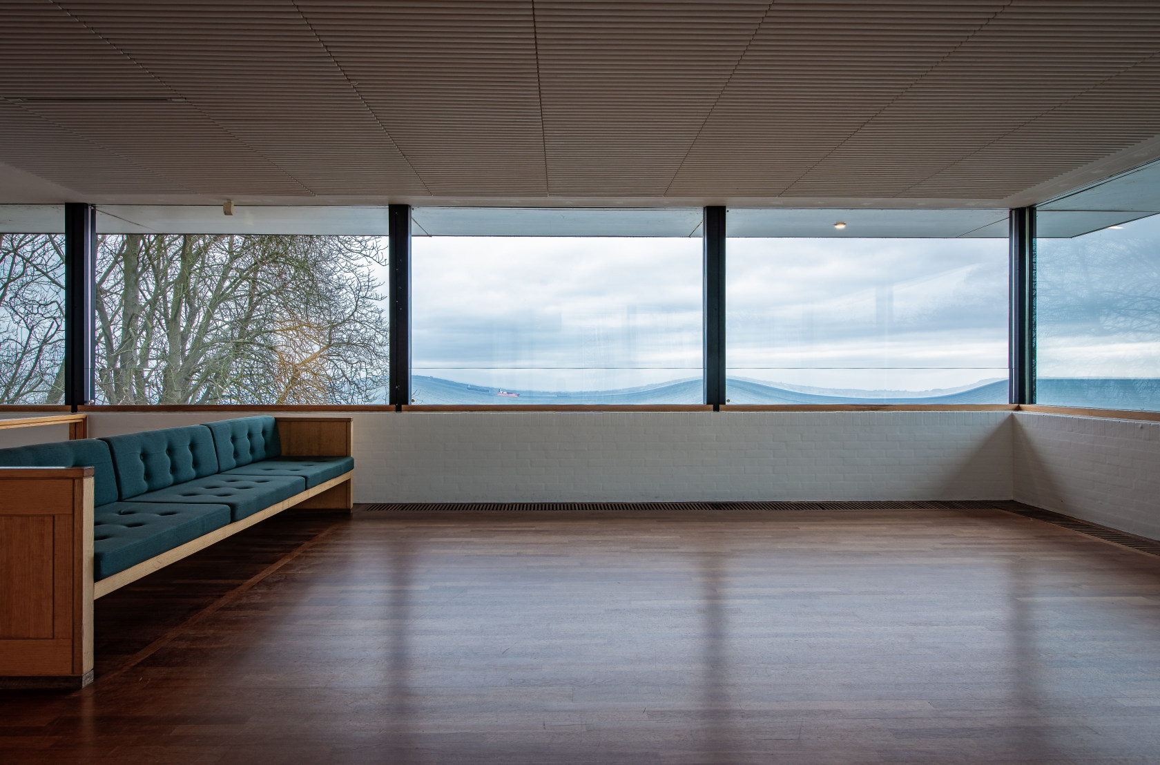 Exhibition view: Ann Veronica Janssens, HOT PINK TURQUOISE, Louisiana Museum of Modern Art, Humlebæk, 2020 © VG Bild-Kunst, Bonn, 2020...