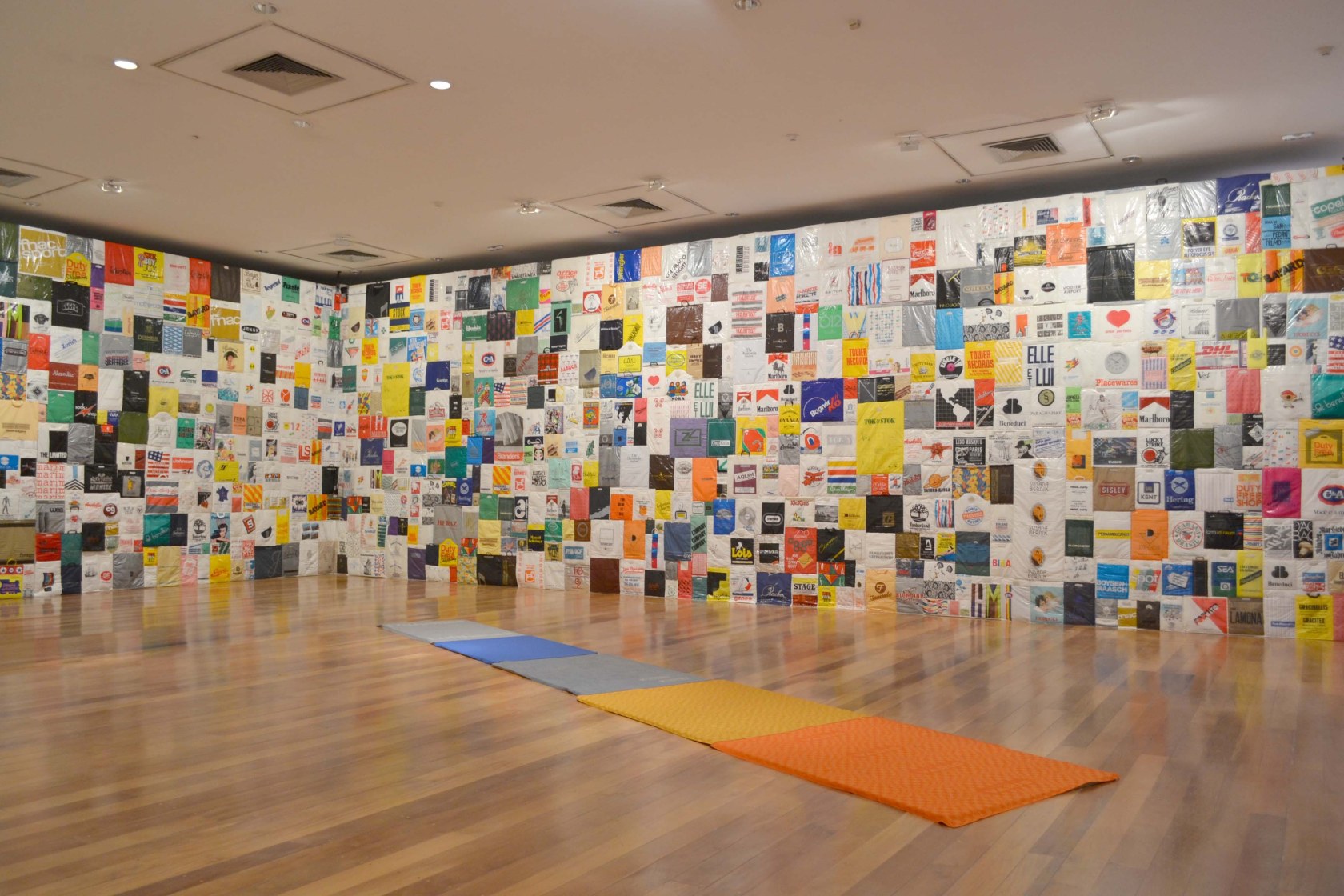 Exhibition view: Jac Leirner, Estação Pinacoteca, São Paulo, 2011–2012 Photo © Pinacoteca de São Paulo