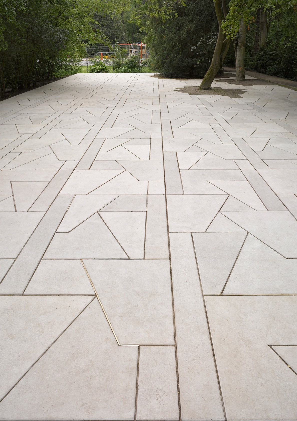 Exhibition view, We Are Still and Reflective, Münster Sculpture Project, 2007 © Roman Mensing