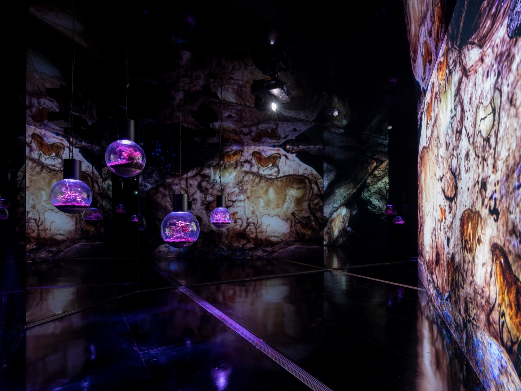 Hito Steyerl, Animal Spirits, 2022, single channel HD video, live computer simulation, sensor devices, glass spheres, organic materials, dimensions variable,...