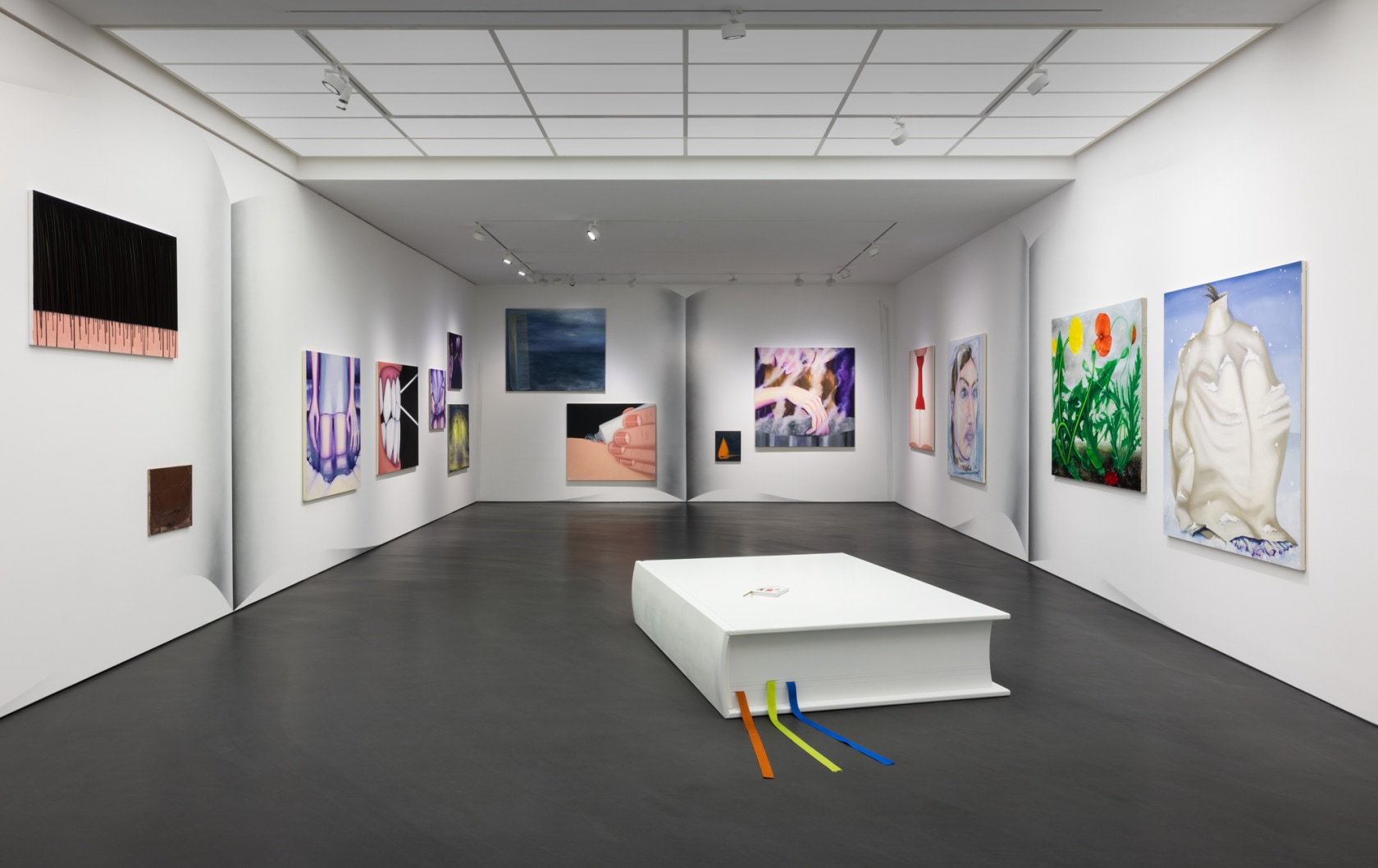 Exhibition view: Karolina Jabłońska, Tomasz Kręcicki, Cyryl Polaczek, Reconciling Apparent Contradictions, Esther Schipper, Berlin, 2023. Photo © Andrea Rossetti