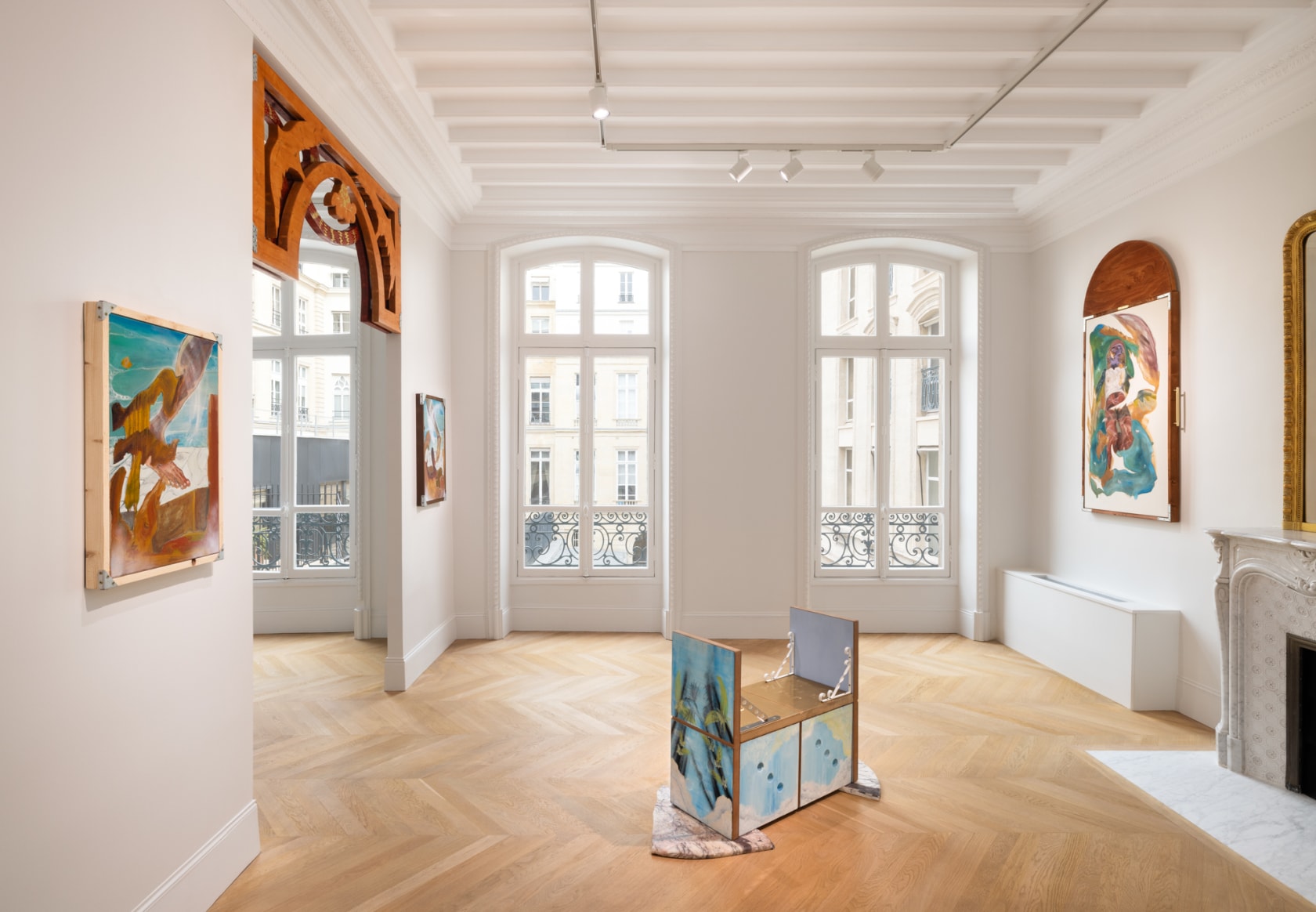 Exhibition view: Thomias Radin, Entre ciels et terres : contingences humaines, Esther Schipper, Paris, 2025. Photo &copy; Andrea Rossetti