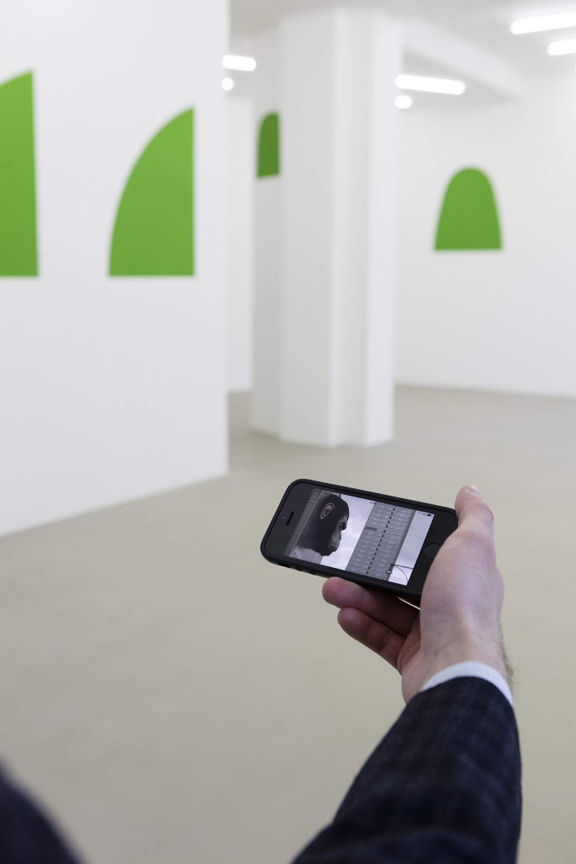 Exhibition view: Christopher Roth, Blow Out featuring Ver(uschk)a, Esther Schipper, Berlin, 2016. Photo © Andrea Rossetti