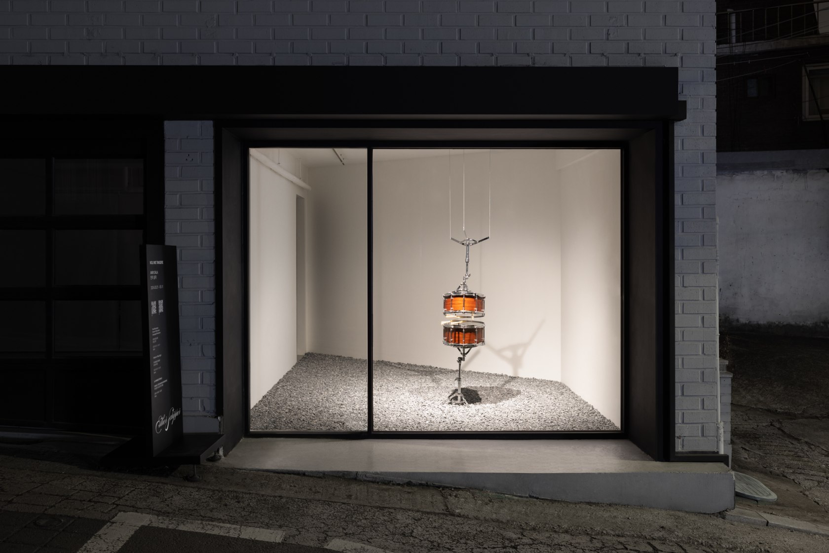 Exhibition view: Anri Sala, Noli Me Tangere, Esther Schipper, Seoul, 2024. Photo © Andrea Rossetti