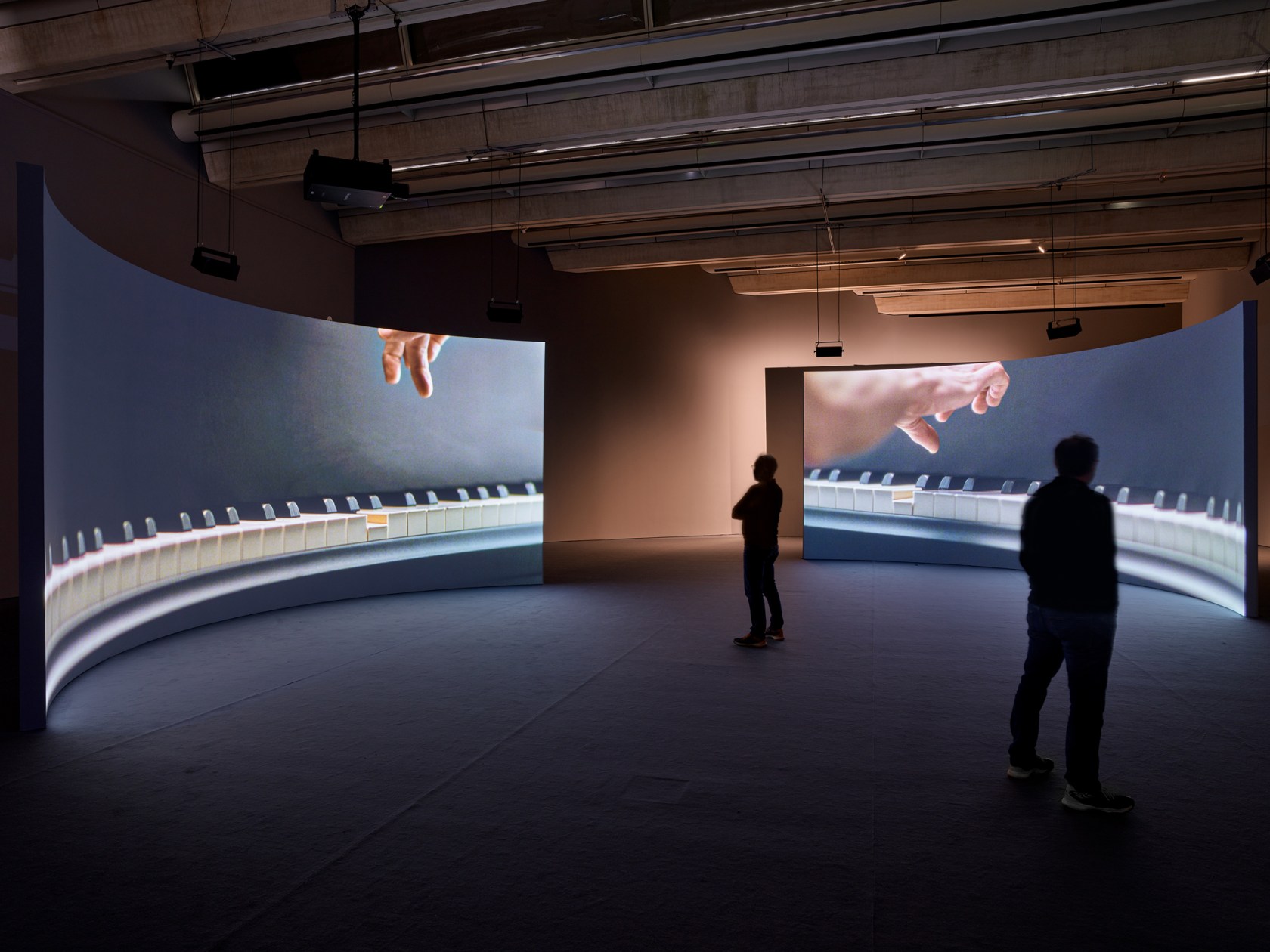 Exhibition view: Anri Sala. Le Temps coudé, Mudam Luxembourg, 2019-2020. Photo © Rémi Villaggi | Mudam Luxembourg