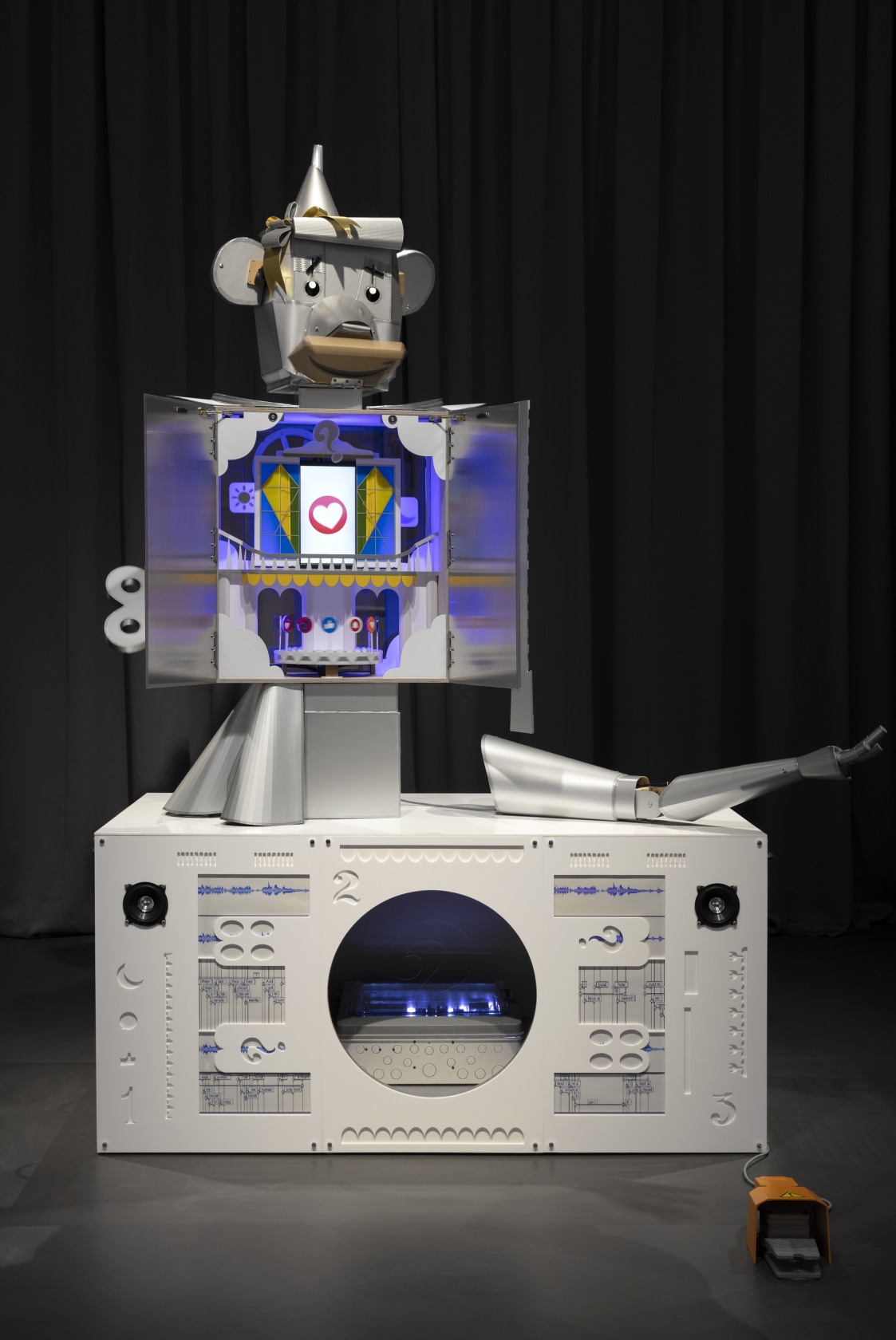 Simon Fujiwara, Who‘s Only Whoman?, 2021. Exhibition view: Simon Fujiwara, Once Upon a Who?, Esther Schipper, Berlin, 2022. Photo ©...