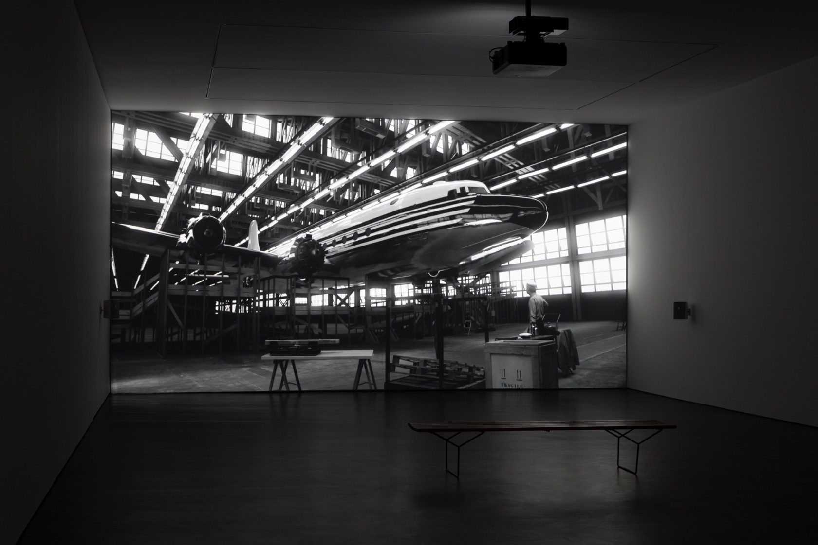 David Claerbout, Aircraft (F.A.L.), 2015–2021. Exhibition view: David Claerbout, Hemispheres, Esther Schipper, Berlin, 2022. © The artist / VG Bild-Kunst,...