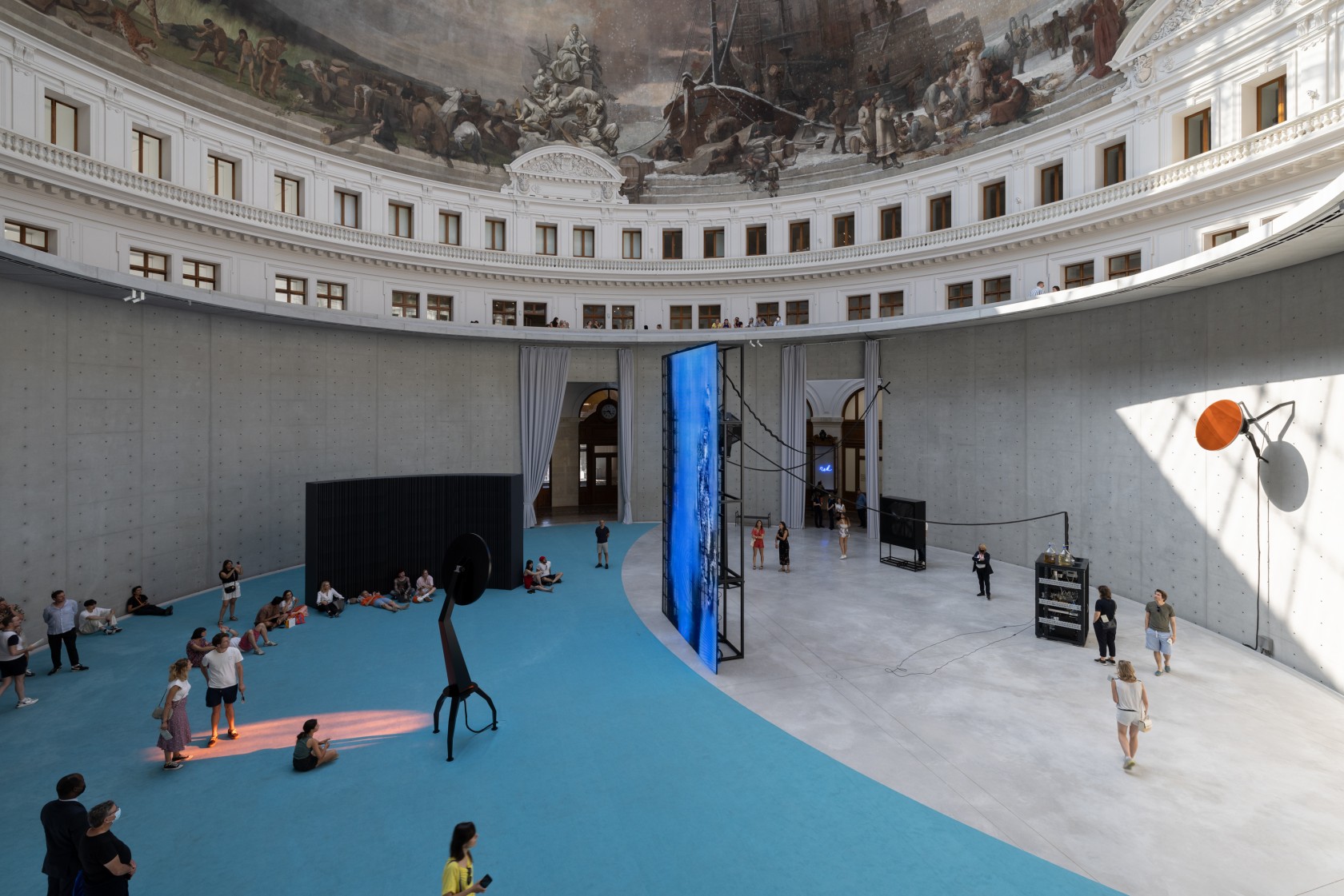 Philippe Parreno, Echo2, 2022 (detail). Exhibition view: Une seconde d'éternité, Bourse de Commerce – Pinault Collection, Paris, 2022. © Tadao...