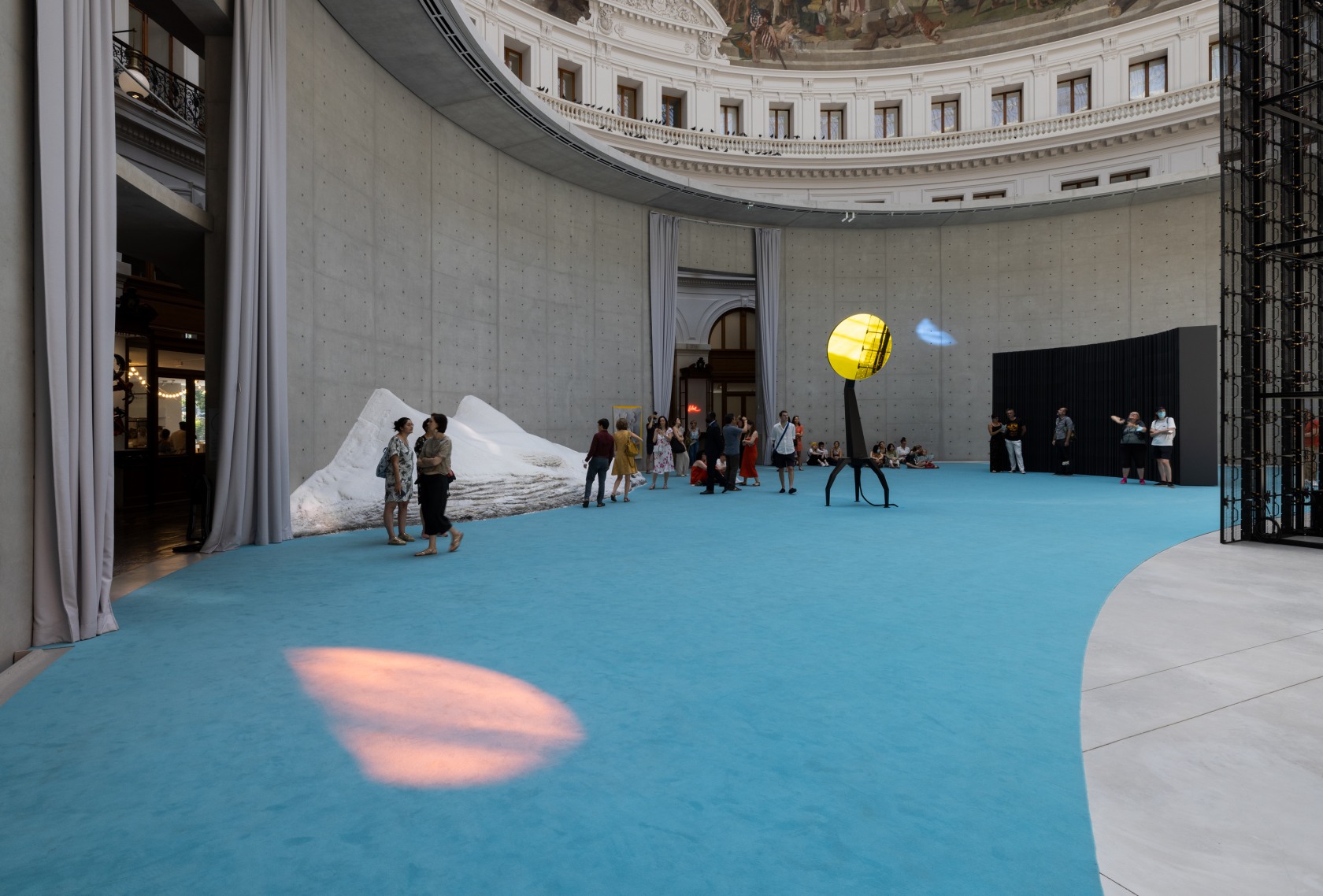 Philippe Parreno, Echo2, 2022 (detail). Exhibition view: Une seconde d'éternité, Bourse de Commerce – Pinault Collection, Paris, 2022. © Tadao...