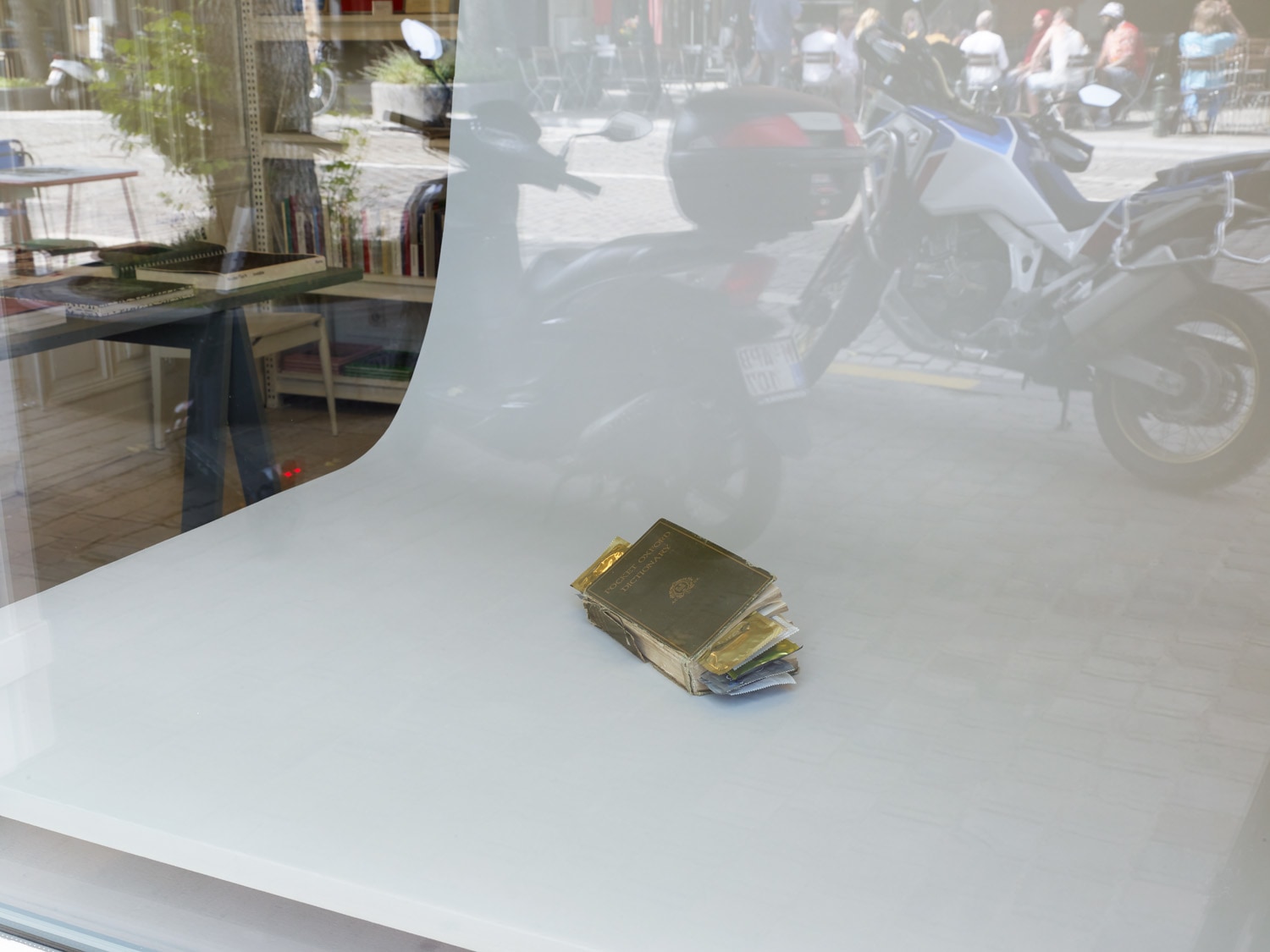 Exhibition view: Offering, Saint-Martin Bookshop, Brussels, 2021. Photo © Kristien Daem