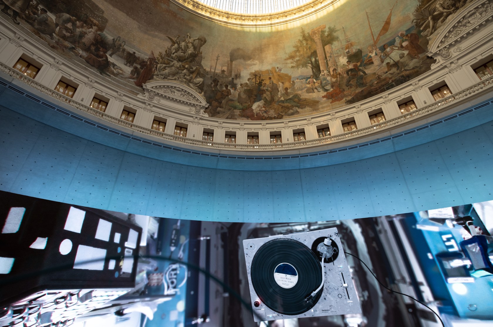 Exhibition view: Anri Sala, Time No Longer, Rotunda of the Bourse de Commerce – Pinault Collection, Paris, 2022. © Anri...