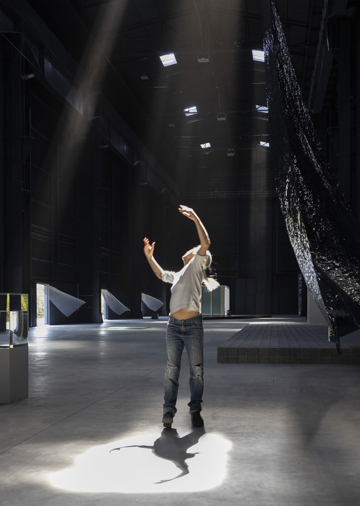 Exhibition view: Ann Veronica Janssens, Grand Bal, Pirelli HangarBicocca, Milan, 2023. © 2023 Ann Veronica Janssens / SIAE. Photo ©...