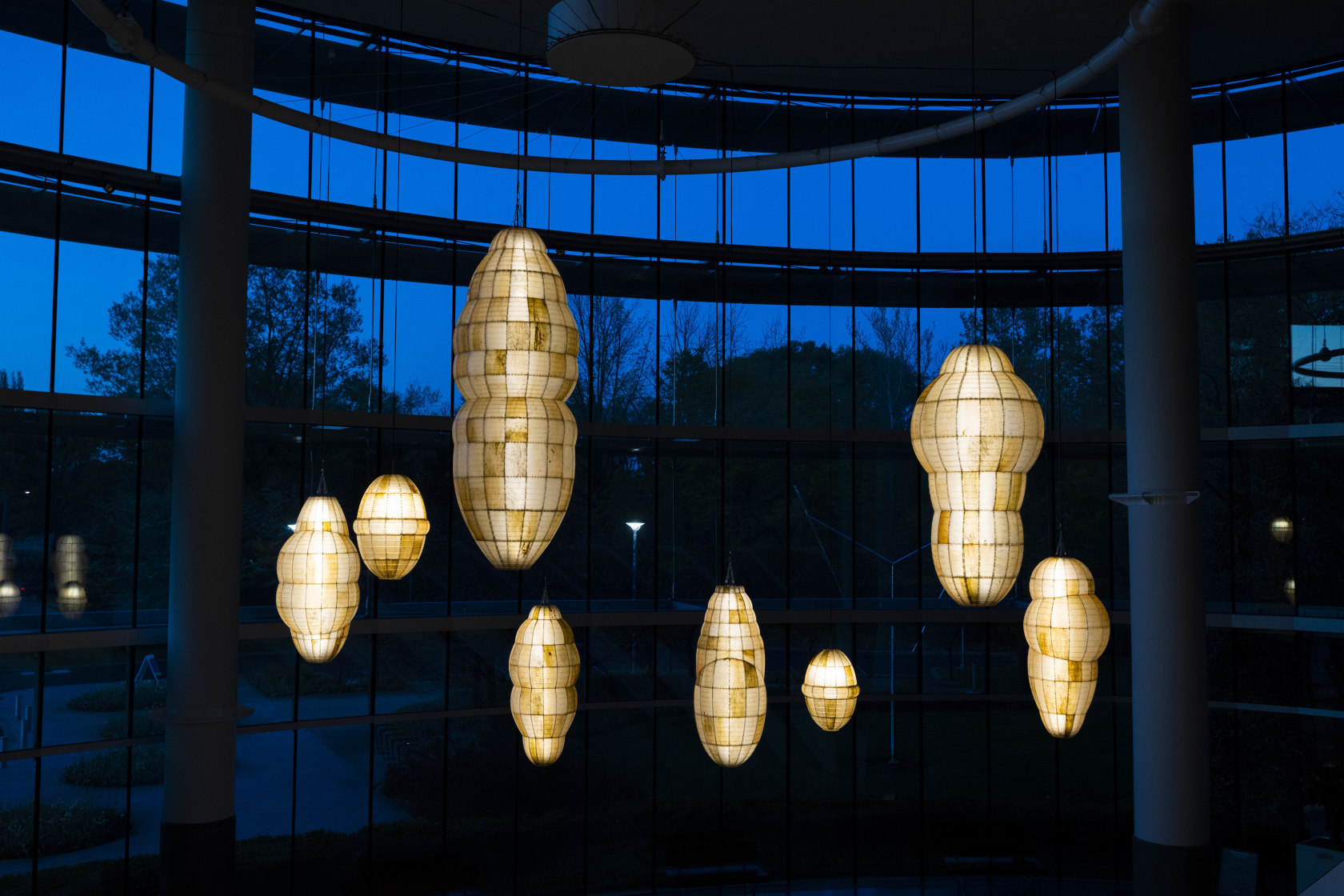 Anicka Yi, The Postnatal Egg, Indianapolis Museum of Art at Newfields, 2023. © Anicka Yi / VG Bild-Kunst, Bonn 2023....