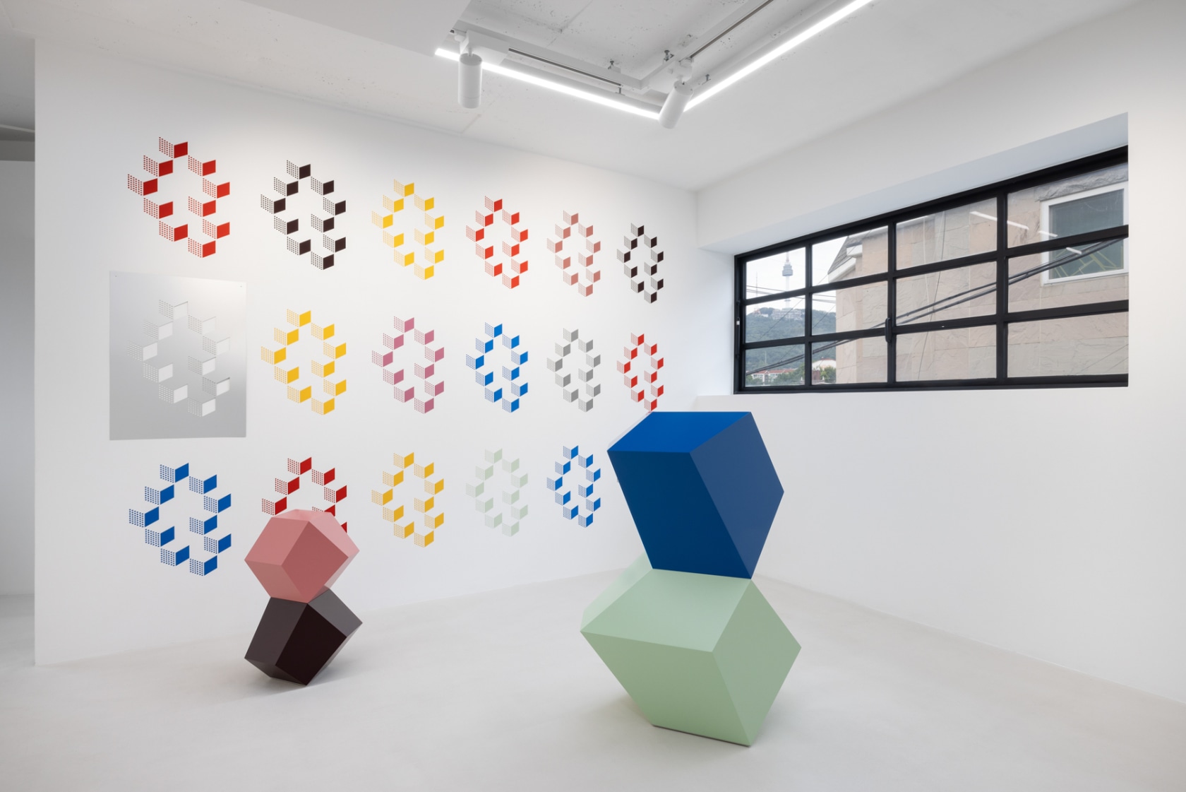 Exhibition view: Angela Bulloch, Slapping Pythagoras, Esther Schipper, Seoul, 2023. Photo © Andrea Rossetti