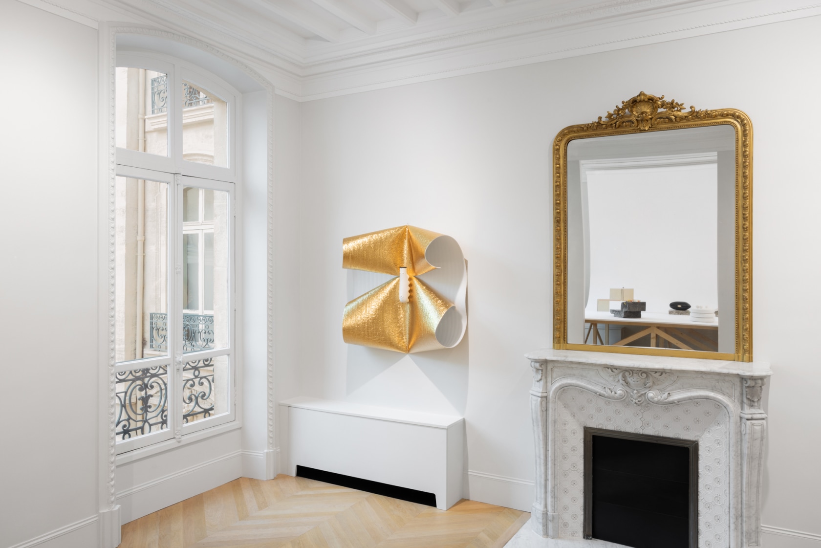 Exhibition view: Gabriel Kuri, Particules Préemptives, Esther Schipper, Paris 2023 Photo © Andrea Rossetti