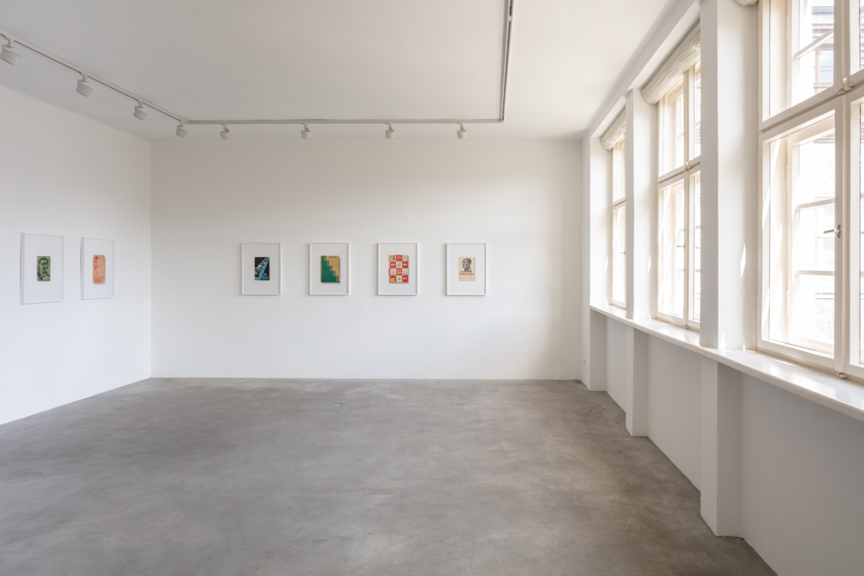 Exhibition view: Annette Kelm, Die Bücher, Museum Frieder Burda – Salon Burda, Berlin (2020). Photo © Thomas Bruns