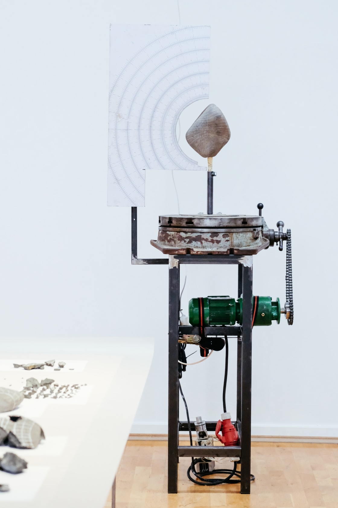 Exhibition view: Julius von Bismarck, Gewaltenteilung, Städtische Galerie Wolfsburg (2017). Photo © Janina Snatzke