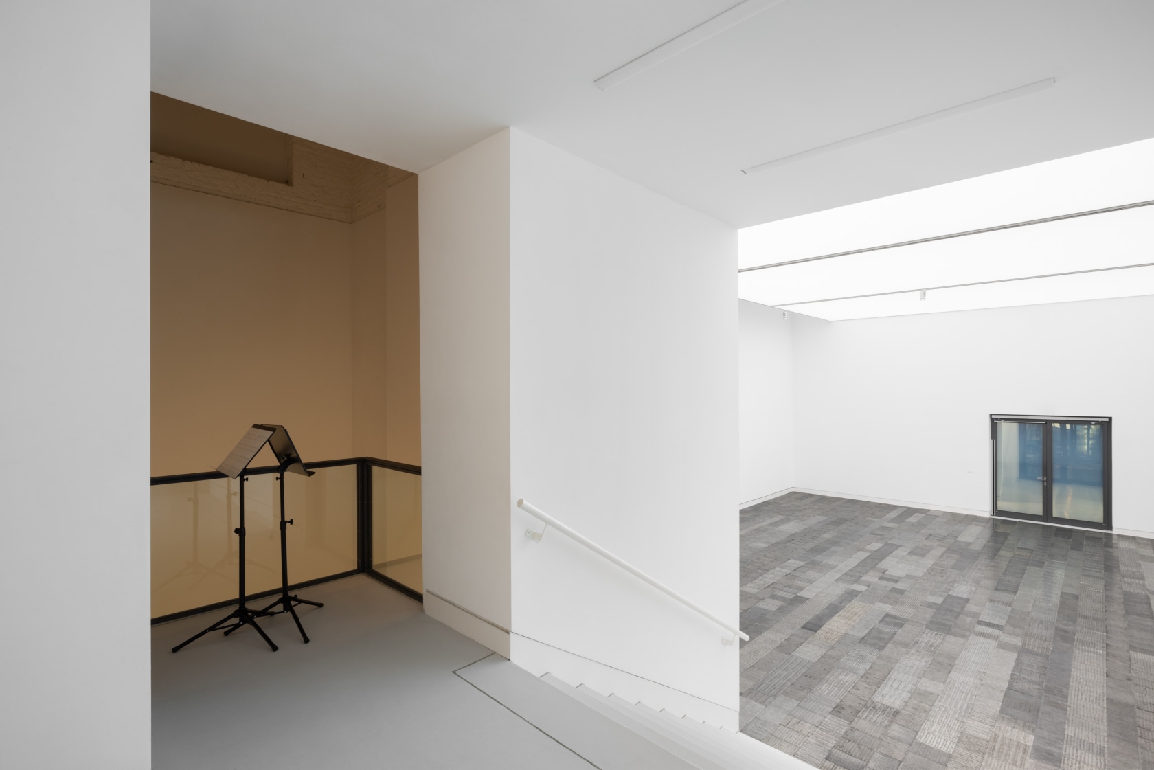 Exhibition view: Ari Benjamin Meyers, Ari Benjamin Meyers – Always Rehearsing, Kunsthalle Mainz, 2024. Photo © Andrea Rossetti