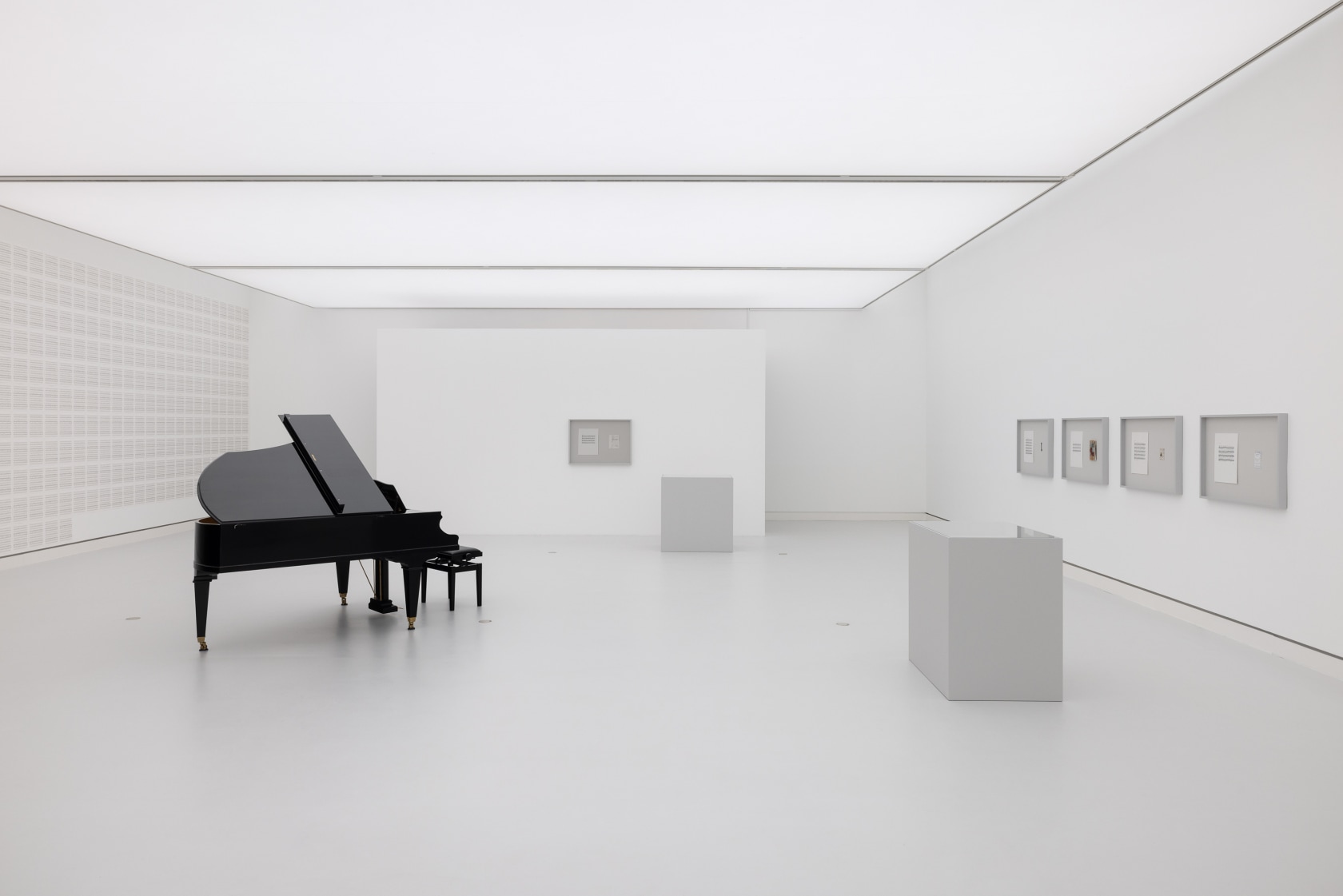 Exhibition view: Ari Benjamin Meyers, Ari Benjamin Meyers – Always Rehearsing, Kunsthalle Mainz, 2024. Photo © Andrea Rossetti