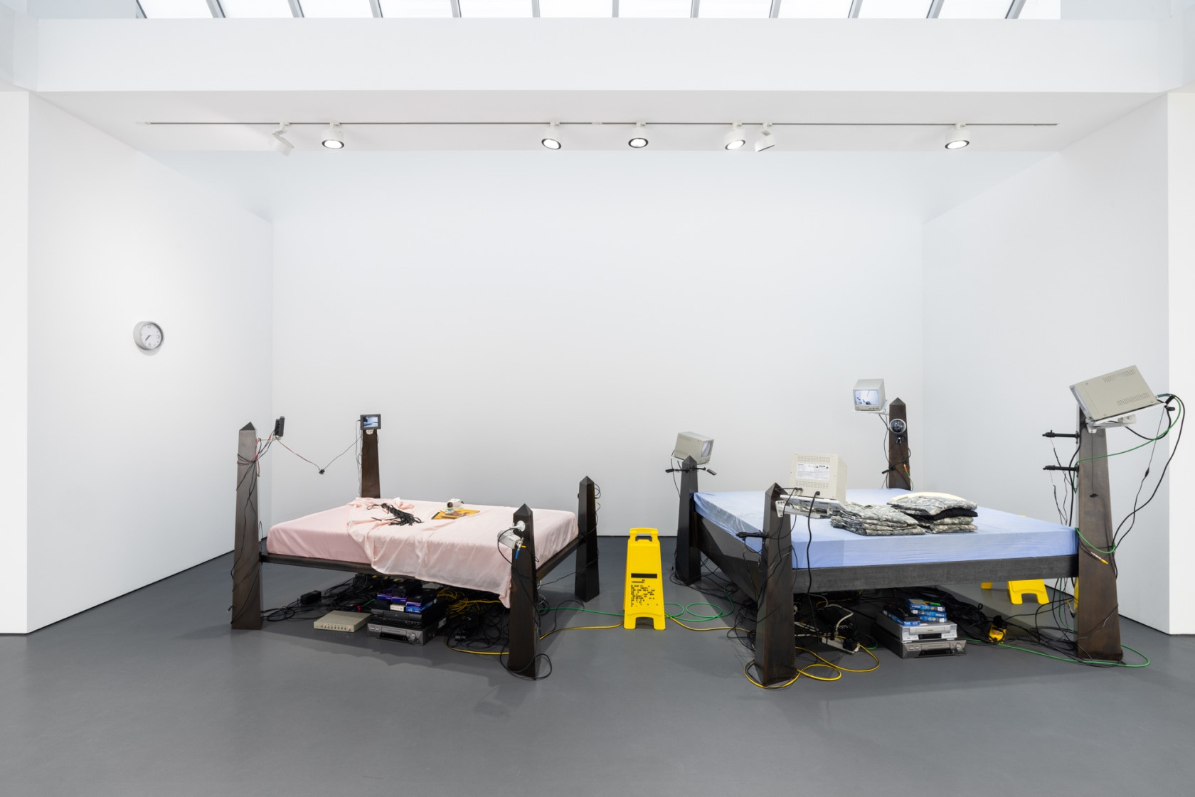 Exhibition view: Julia Scher, Let them know your scarlet heat, let them glisten, Esther Schipper, Berlin 2024. Photo © Andrea...