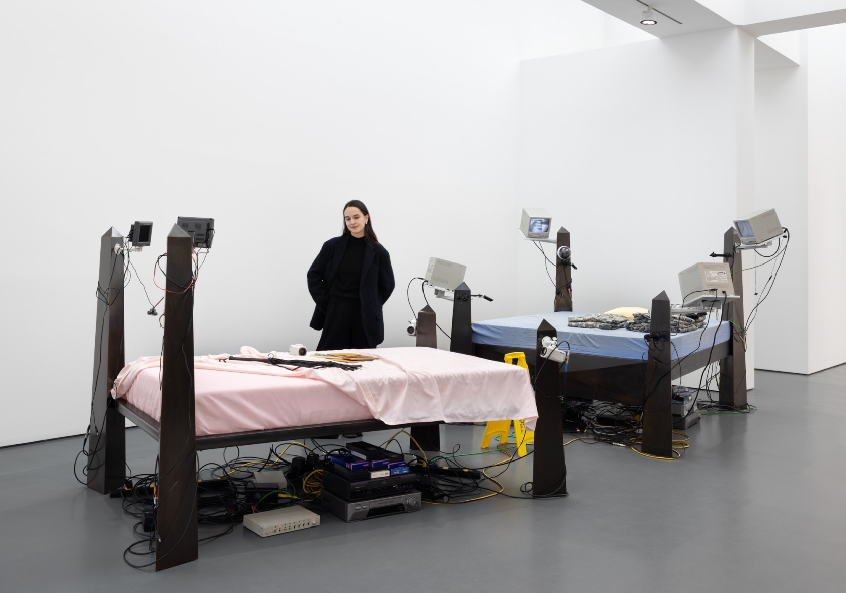 Exhibition view: Julia Scher, Let them know your scarlet heat, let them glisten, Esther Schipper, Berlin 2024. Photo © Andrea...