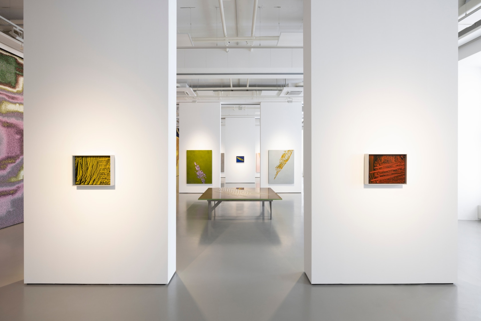 Installation view Tauba Auerbach: Tide, Fridericianum, Kassel. © Tauba Auerbach, documenta und Museum Fridericianum. Photo: Andrea Rossetti