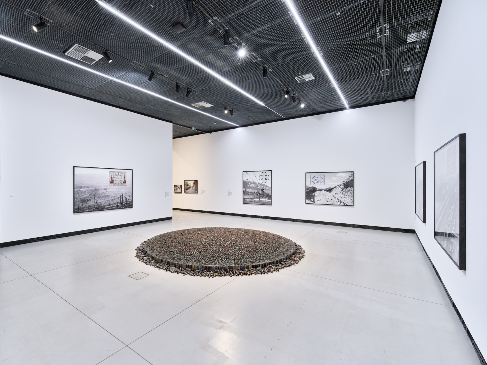 Exhibition view: Roman Ondak, The Day After Yesterday, Kunsthalle Praha, 2025. Photo © Vojtech Veskrna