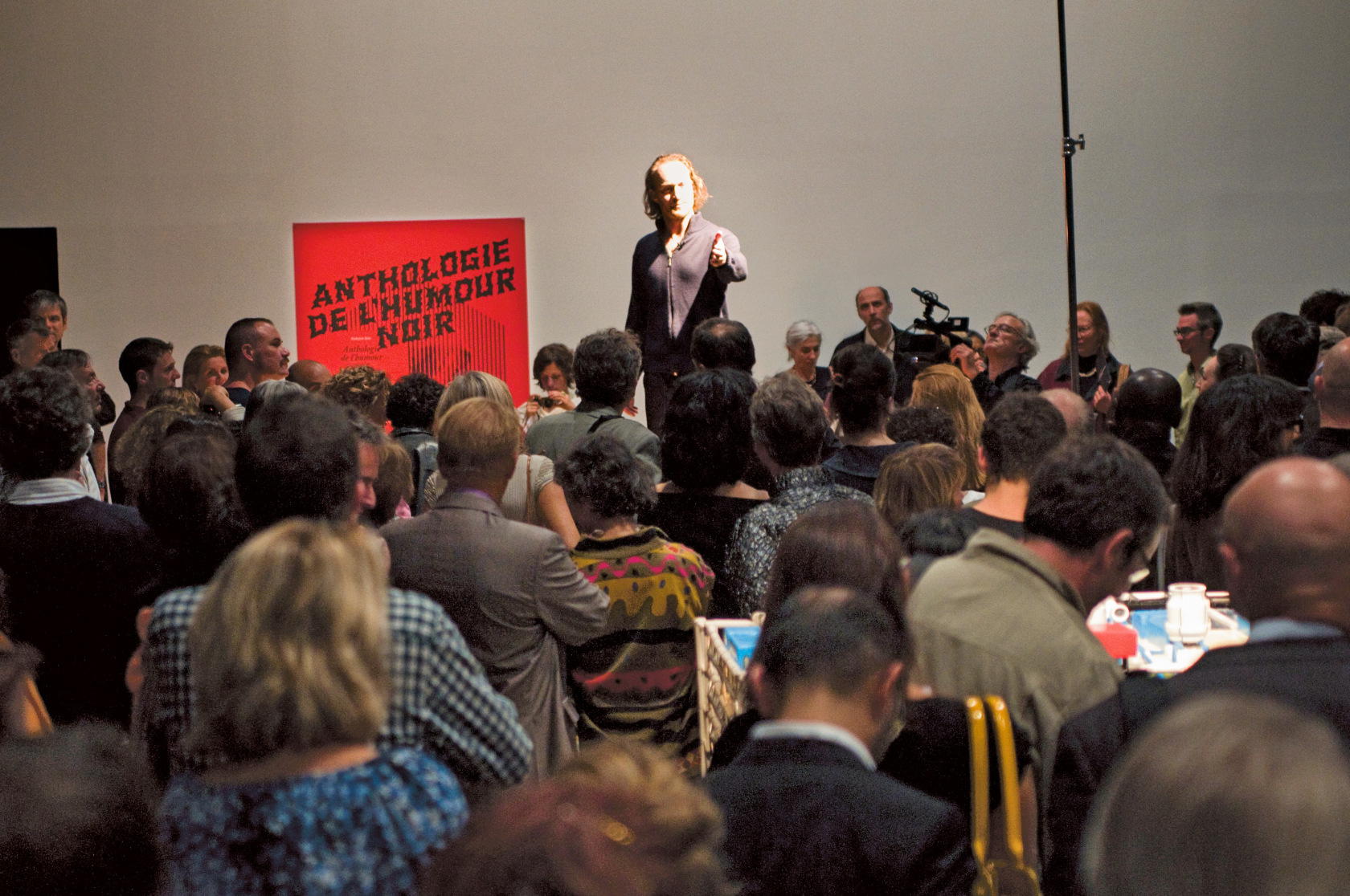 Exhibition view: Saâdane Afif, Anthologie de l’humour noir: Une cérémonie, Opening performance: Conrad Cecil and Samuel Mercer declaim the lyrics...