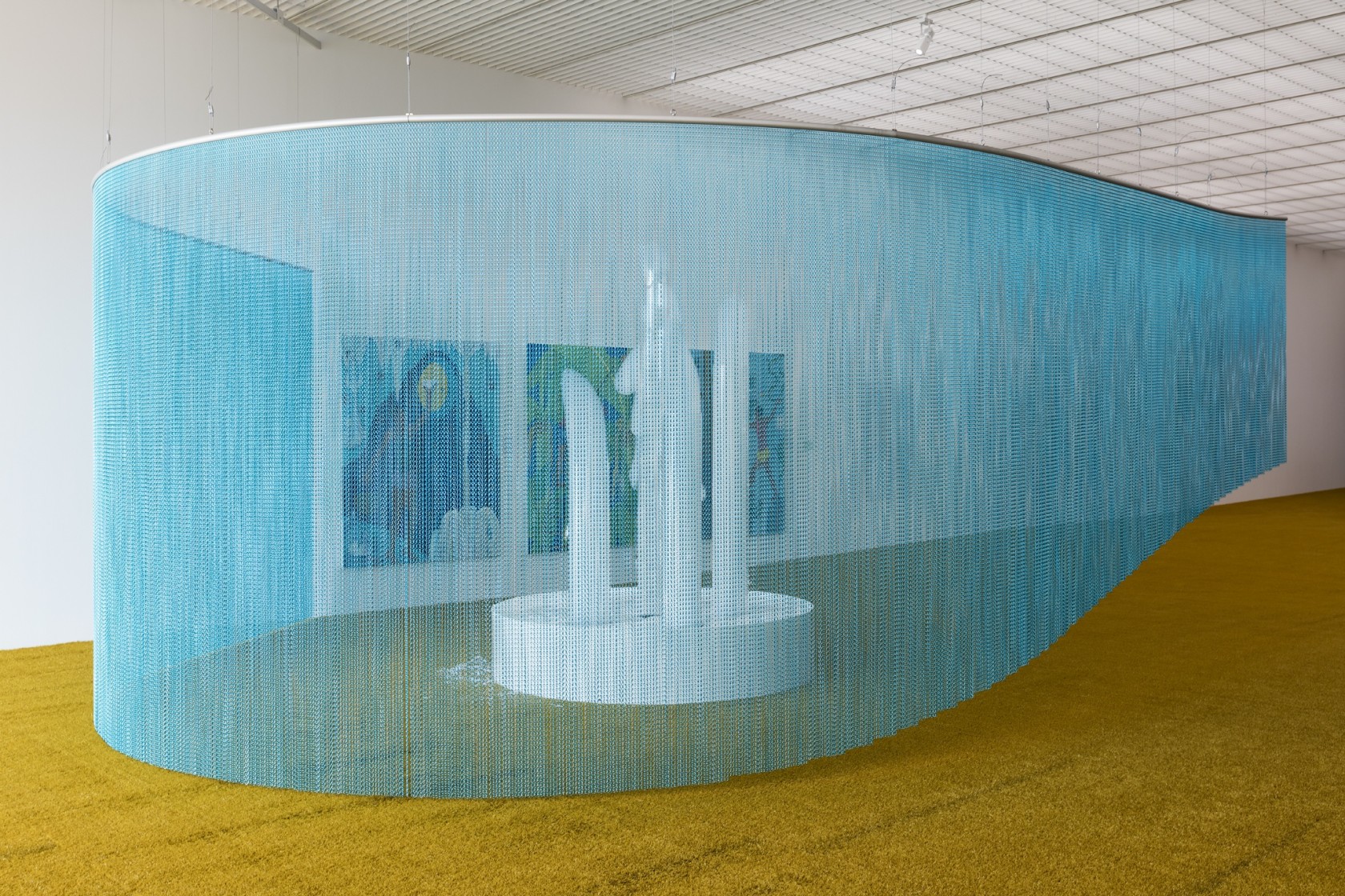 Daniel Steegmann Mangrané curved and elevated curtains, 2017 Kriska aluminium curtain and steel rail Dimensions variable Photo © Andrea Rossetti