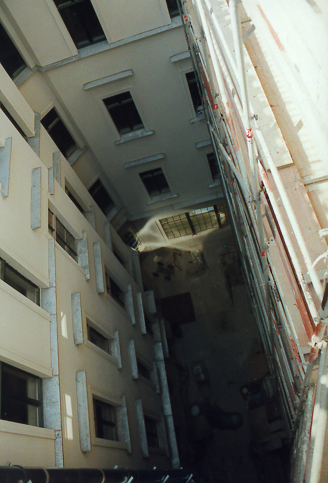 Christoph Keller, Helioflex, 1997. Exhibition view: WAS NUN?, Schipper & Krome, Berlin, 1996. Photo © Carsten Eisfeld