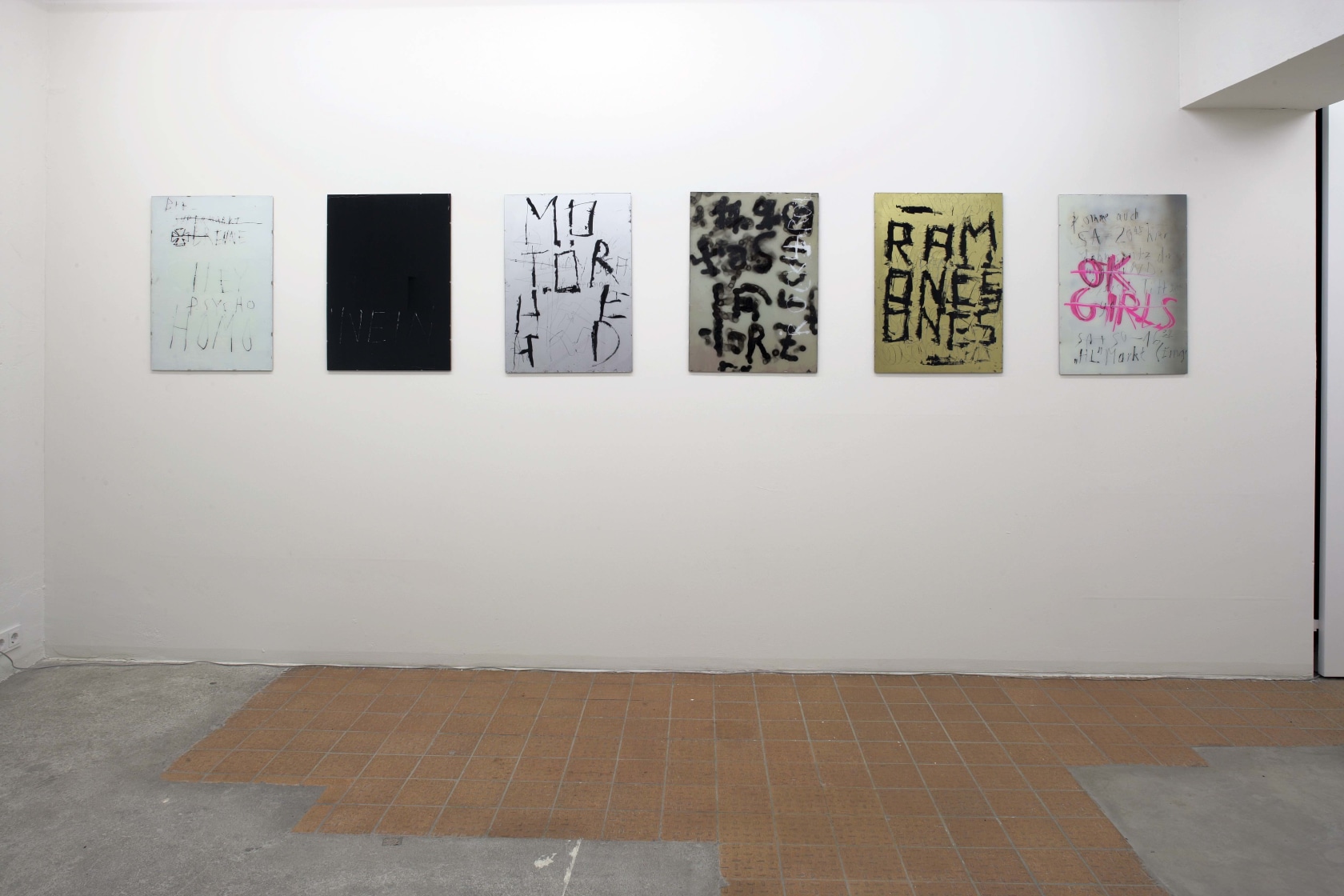 Exhibition view: Florian Süssmayr, Malerei, Johnen Galerie, Berlin, 2005 Photo © Sebastian Schobbert