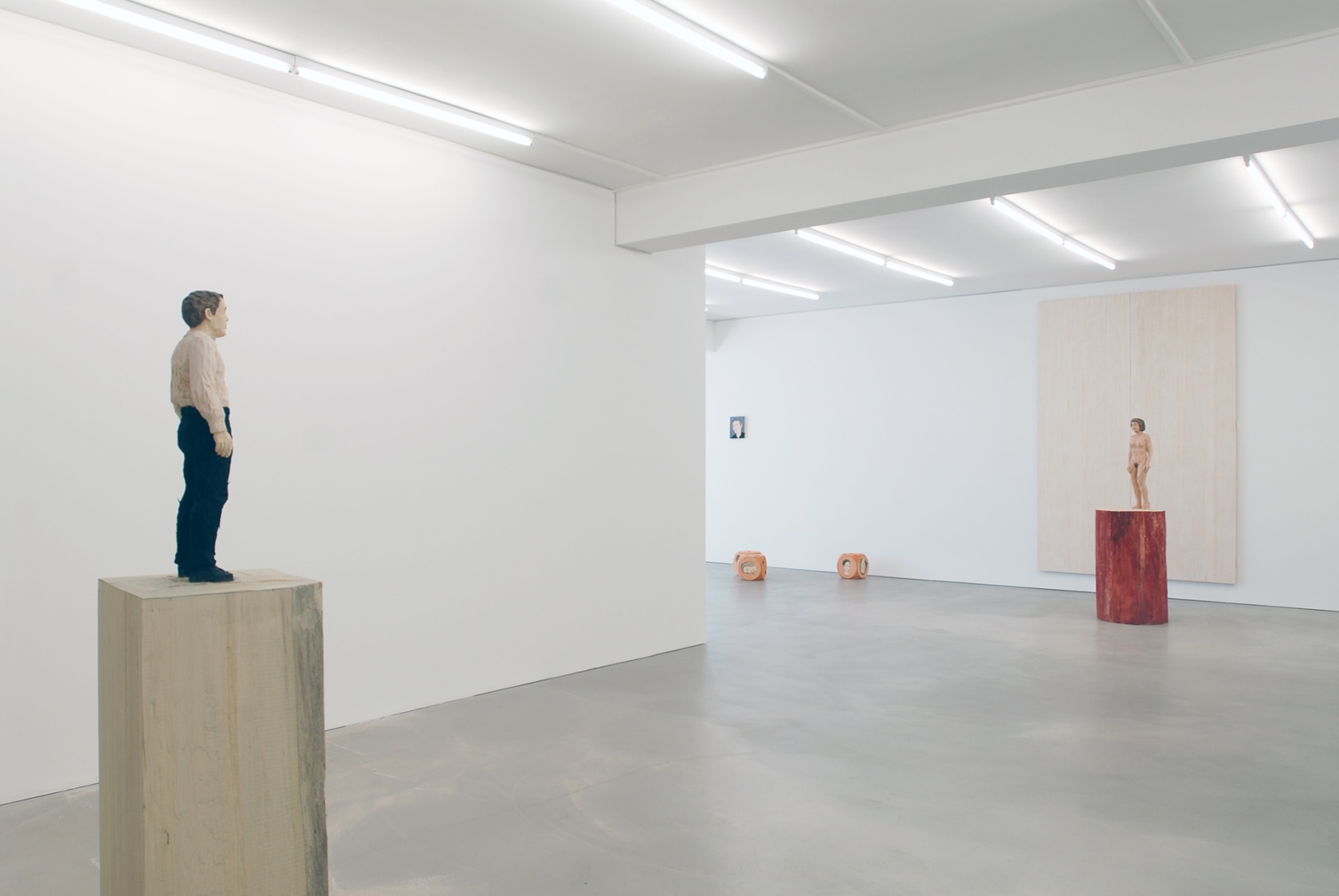 Exhibition view: Stephan Balkenhol, Johnen Galerie, Berlin, 2007 Photo © Sebastian Schobbert