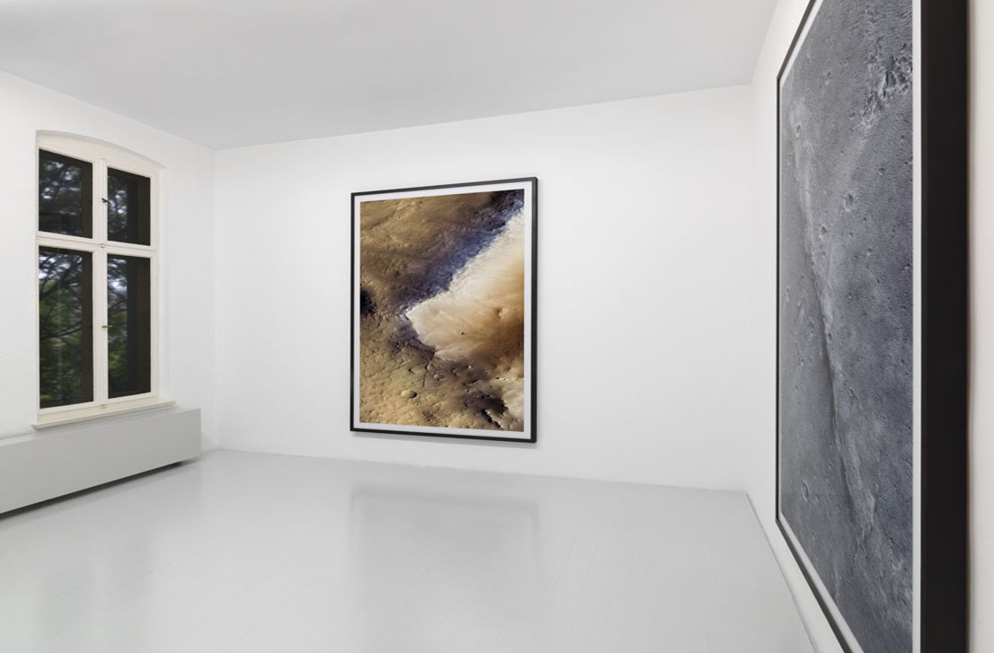 Exhibition view: Thomas Ruff, ma.r.s., Johnen Galerie, Berlin, 2010 Photo © Jens Ziehe