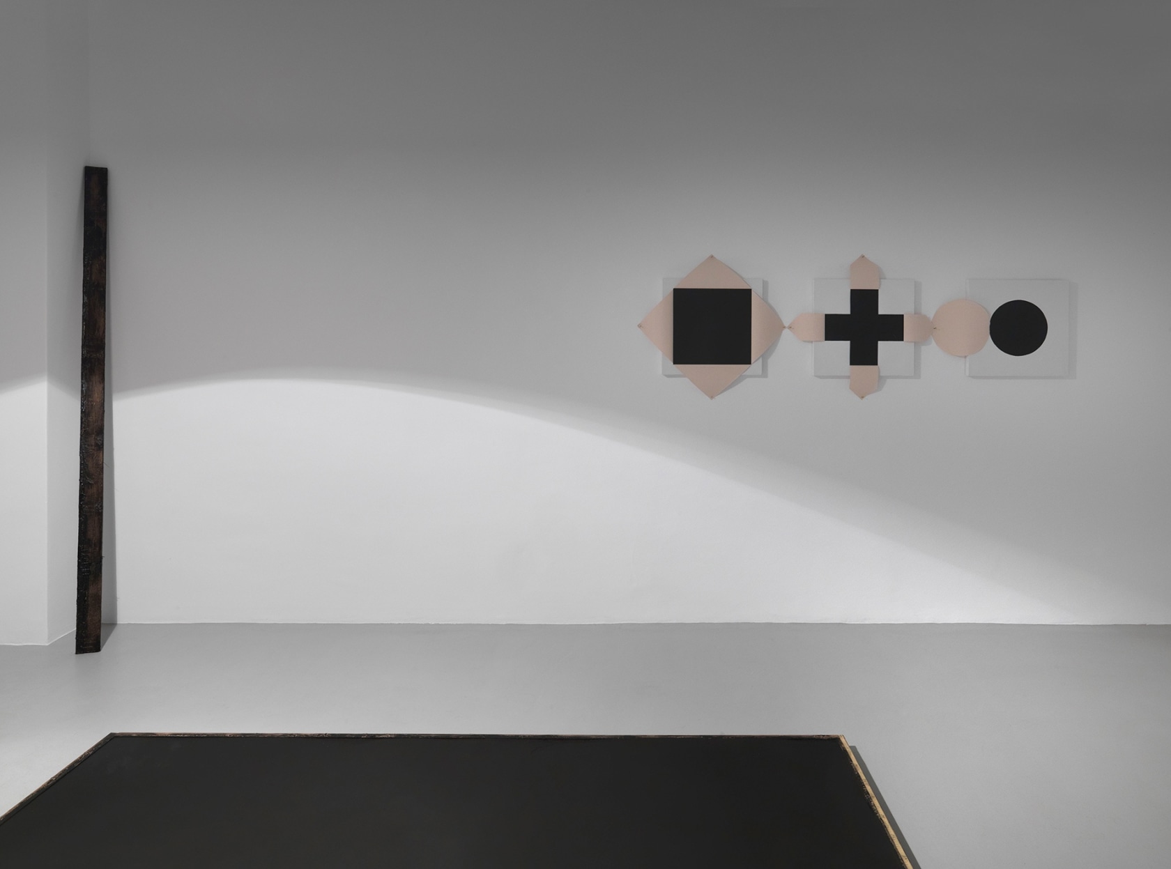 Exhibition view: Robert Kusmirowski, Square2, Johnen Galerie, Berlin, 2011 Photo © Jens Ziehe