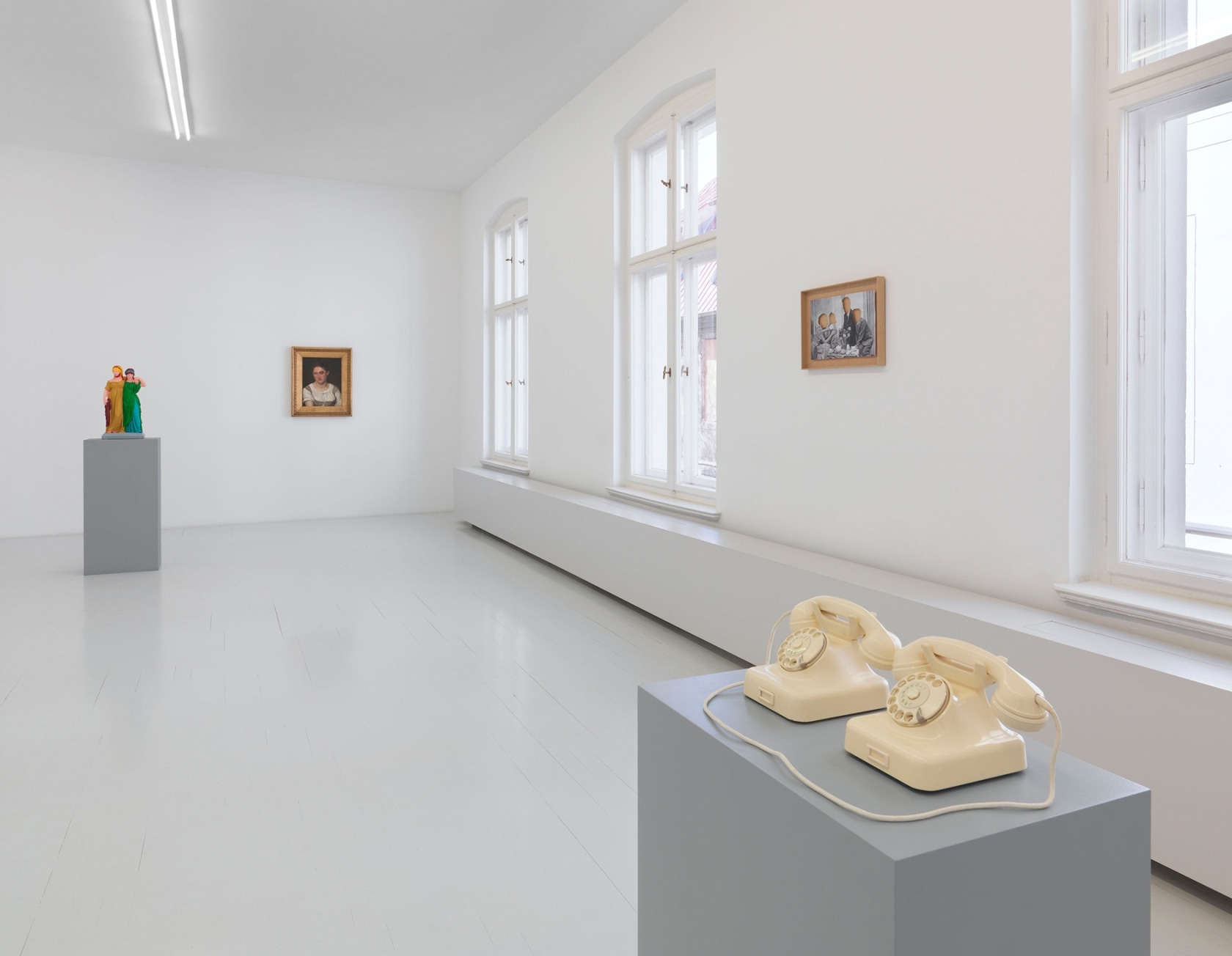 Exhibition view: Hans-Peter Feldmann, Kunstausstellung, Johnen Galerie, Berlin, 2013 Photo © Jens Ziehe